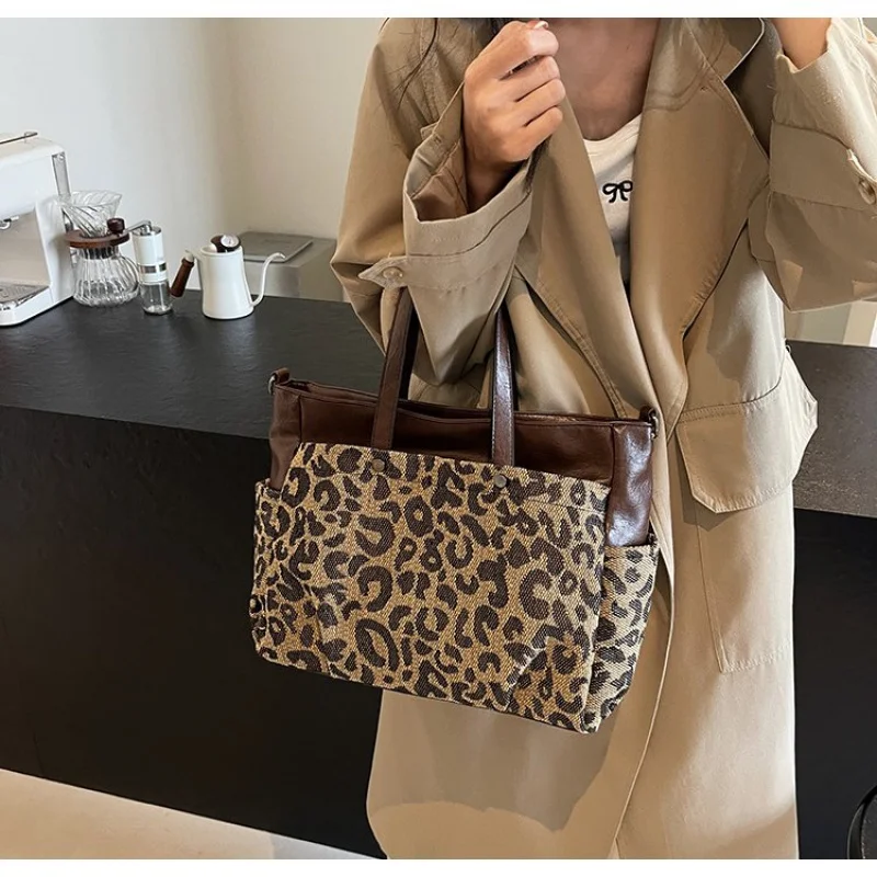 

Minimalist High-End Unique Leather Bag Elegant Classic Designer Paris Fashion Large Capacity For Women Solid Color Shopper