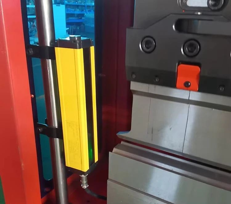 RongWin Press Brake Protector New Safety Light Curtain With PLc Core for Machinery Factory Priced Protection