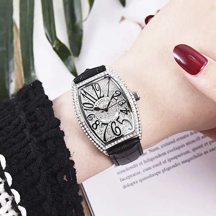 ساعة يد نسائية أنيقة، ساعة نسائية على شكل تونيو، ساعة كوارتز رقمية فضية، هدية نسائية، مناسبة للنساء.