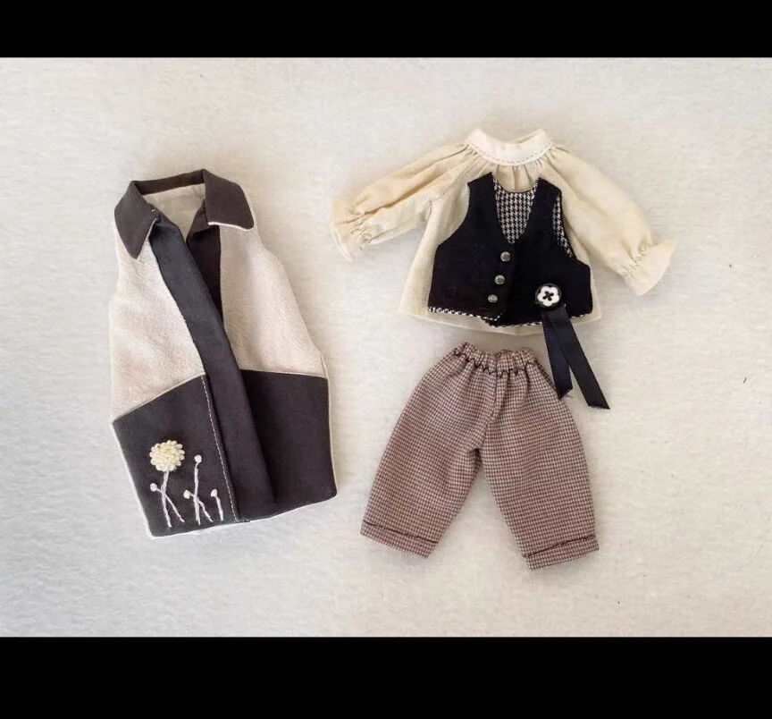 

4pcs fashion Blythe clothes blythe doll outfit Coat+vest+top+pants 15 1/6 30cm BJD anime girl (Fit for Pullip,Ob22/24/26, Licca)