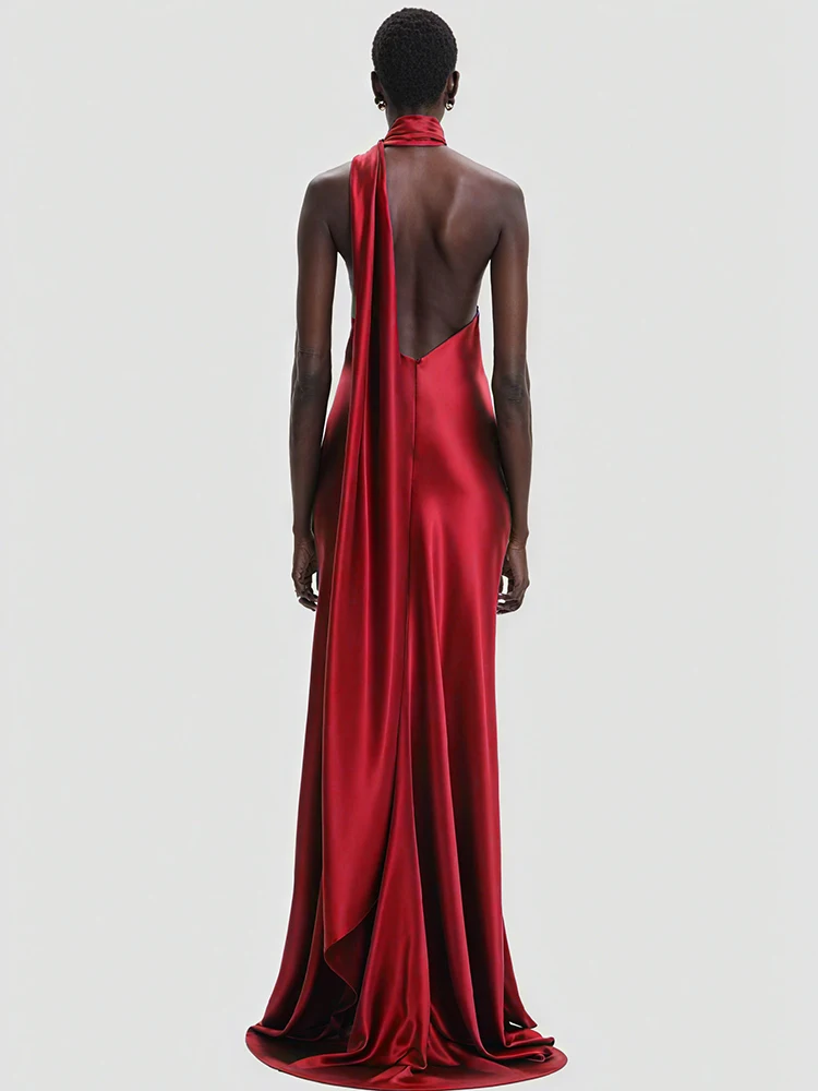 Robes de soirée élégantes en satin rouge à épaules dénudées avec détails roses – Robe de soirée formelle de luxe sans manches à col licou