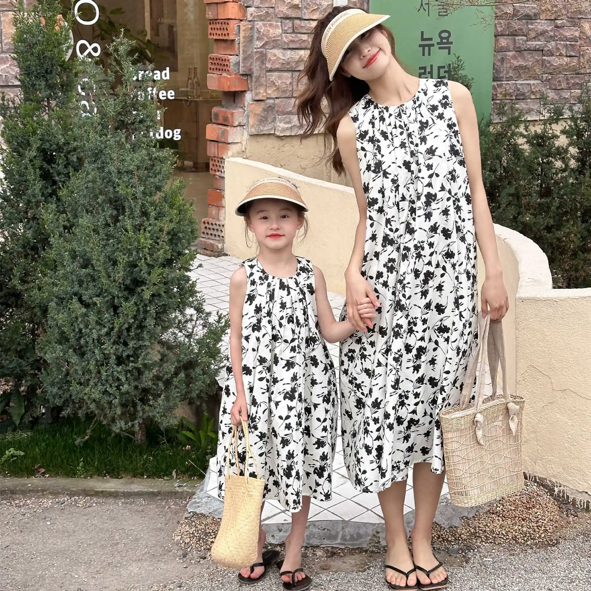 

2024 Summer Like Mother Like Daughter Dresses Vacation Look Mom and Baby Girls Equal Sleveless Dress Korean Mama and Me Clothes