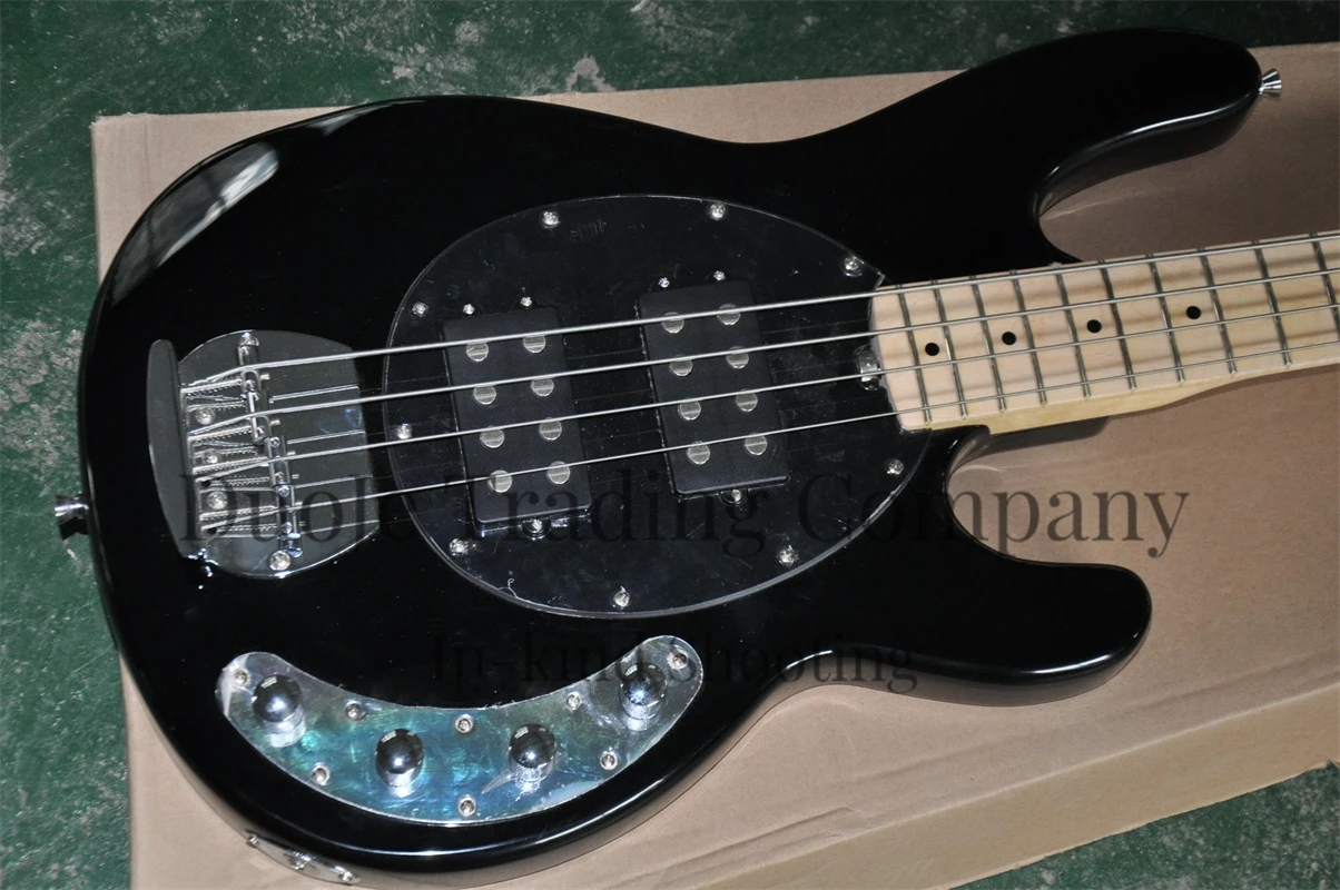 4 string electric bass Black body Ray Guitar Maple fingerboard White board HH pickup can be customized