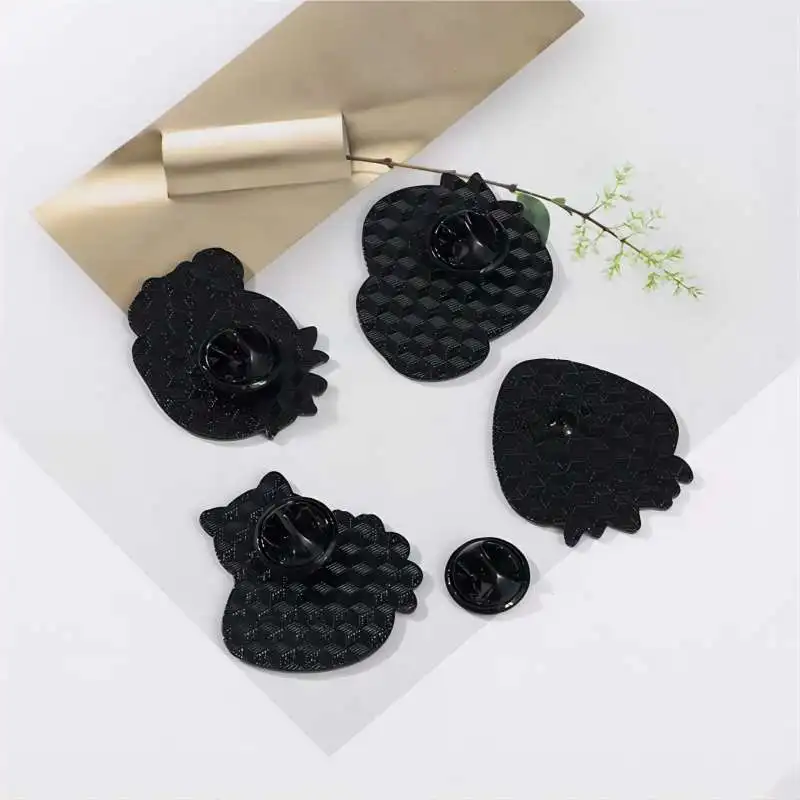 4pcs Cute Cartoon Strawberry Cat Enamel Brooch Creative Funny Fruit Animal Lapel Pin Badge Backpack Clothing Hat Accessories