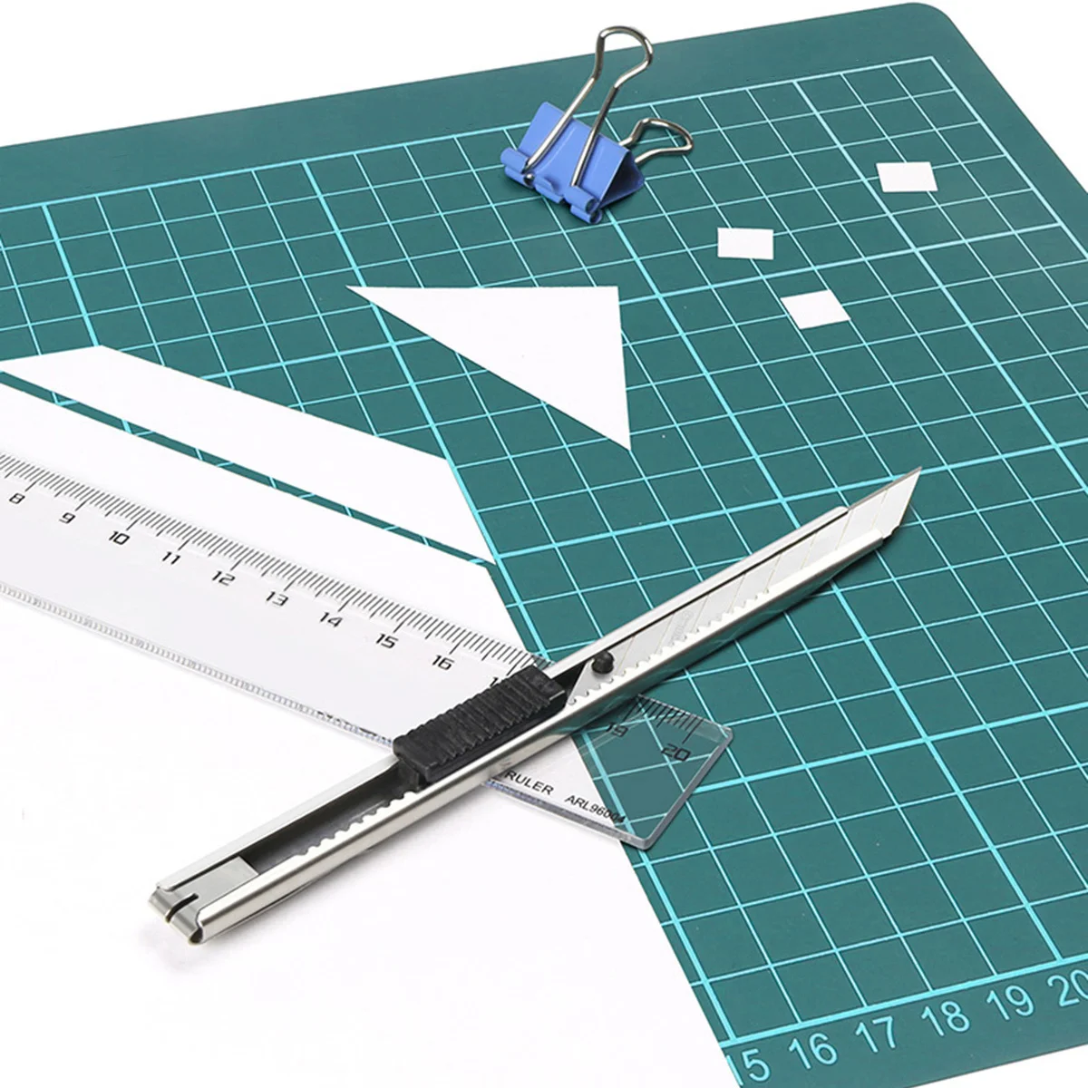 แผ่นรองตัด PVC ซ่อมแซมตัวเองได้ แข็งแรง ยืดหยุ่น ทนทานต่อการตัดซ้ำๆ ไม่ลื่น เหมาะสำหรับงานศิลปะ งานฝีมือ และงานตัดกระดาษ
