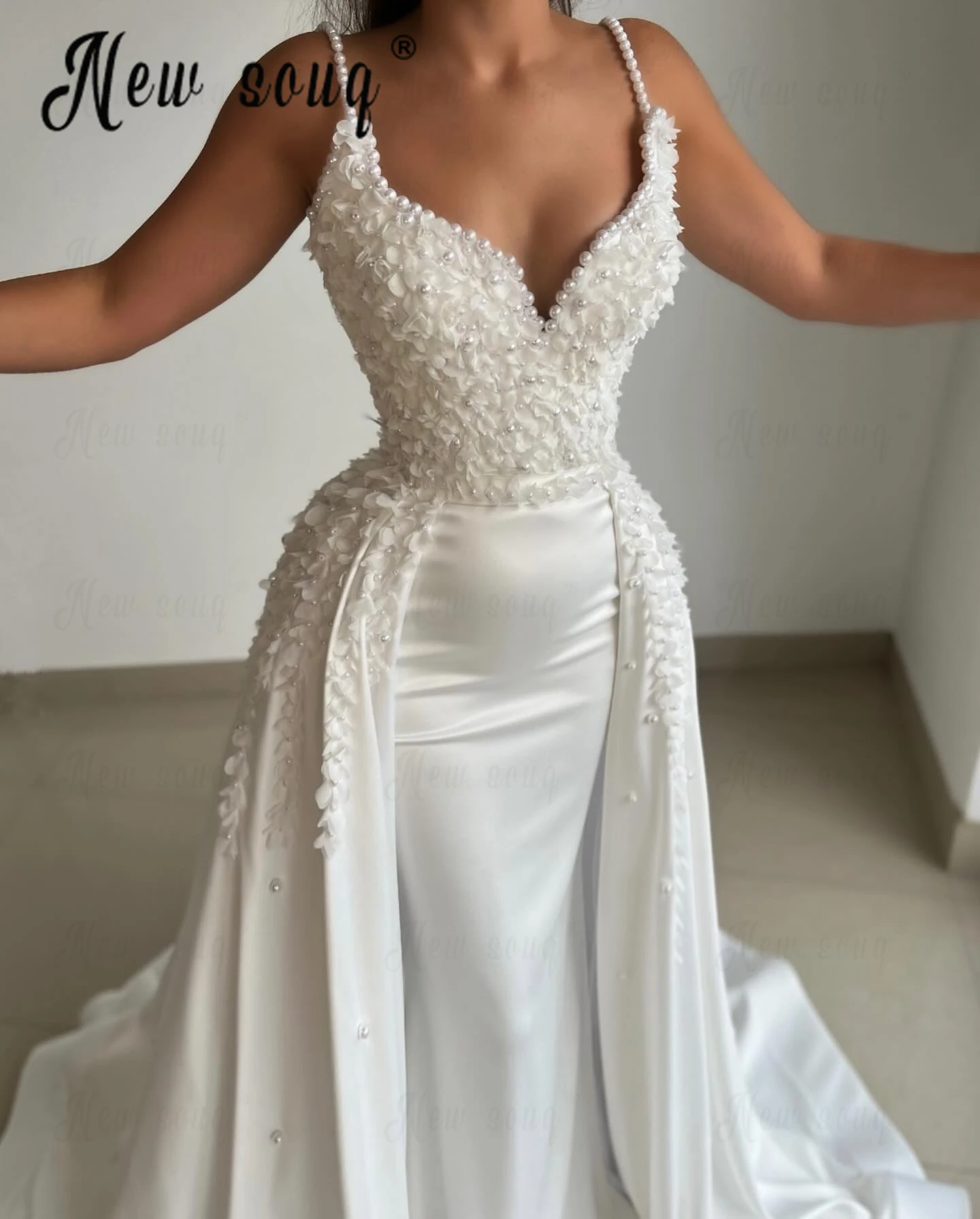 Marfim vestido de casamento moderno cetim com trem destacável, vestidos de noiva bonitos, Dubai, personalizar vestidos de casamento, profundo V Neck 2024