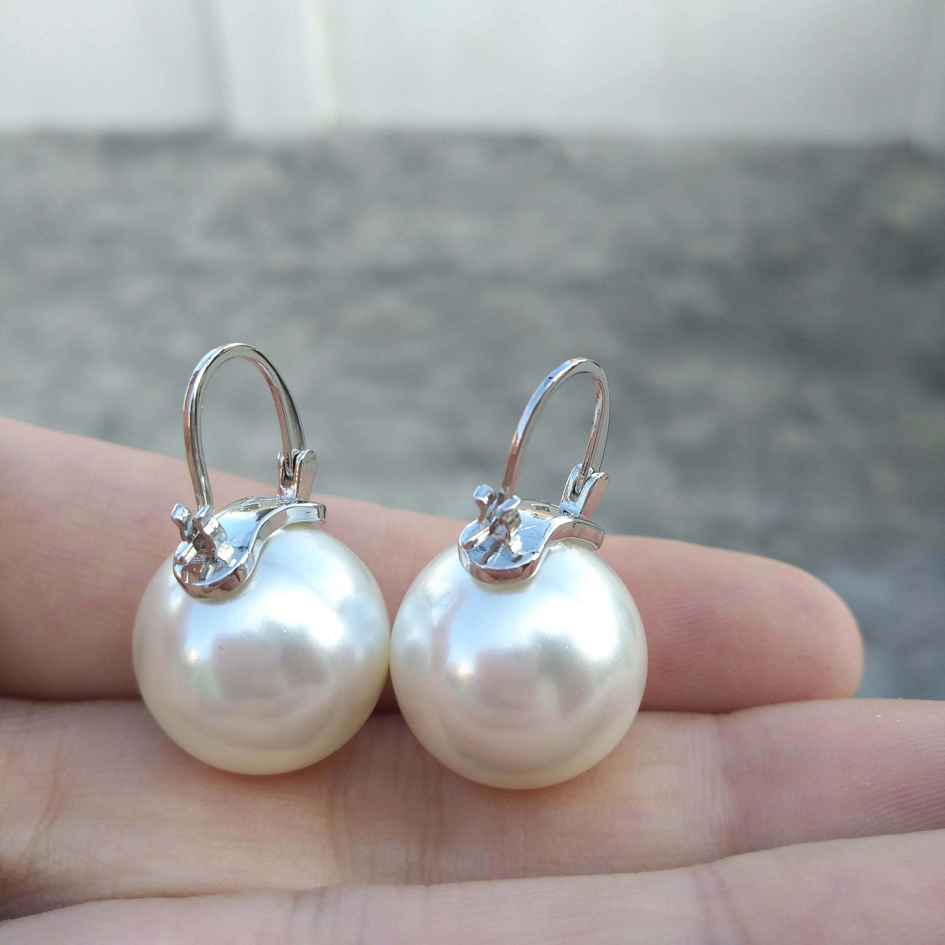 Gorgeous 10-11mm South Sea Round White Pearl Earring Apply Any Occasion  Please see more pictures