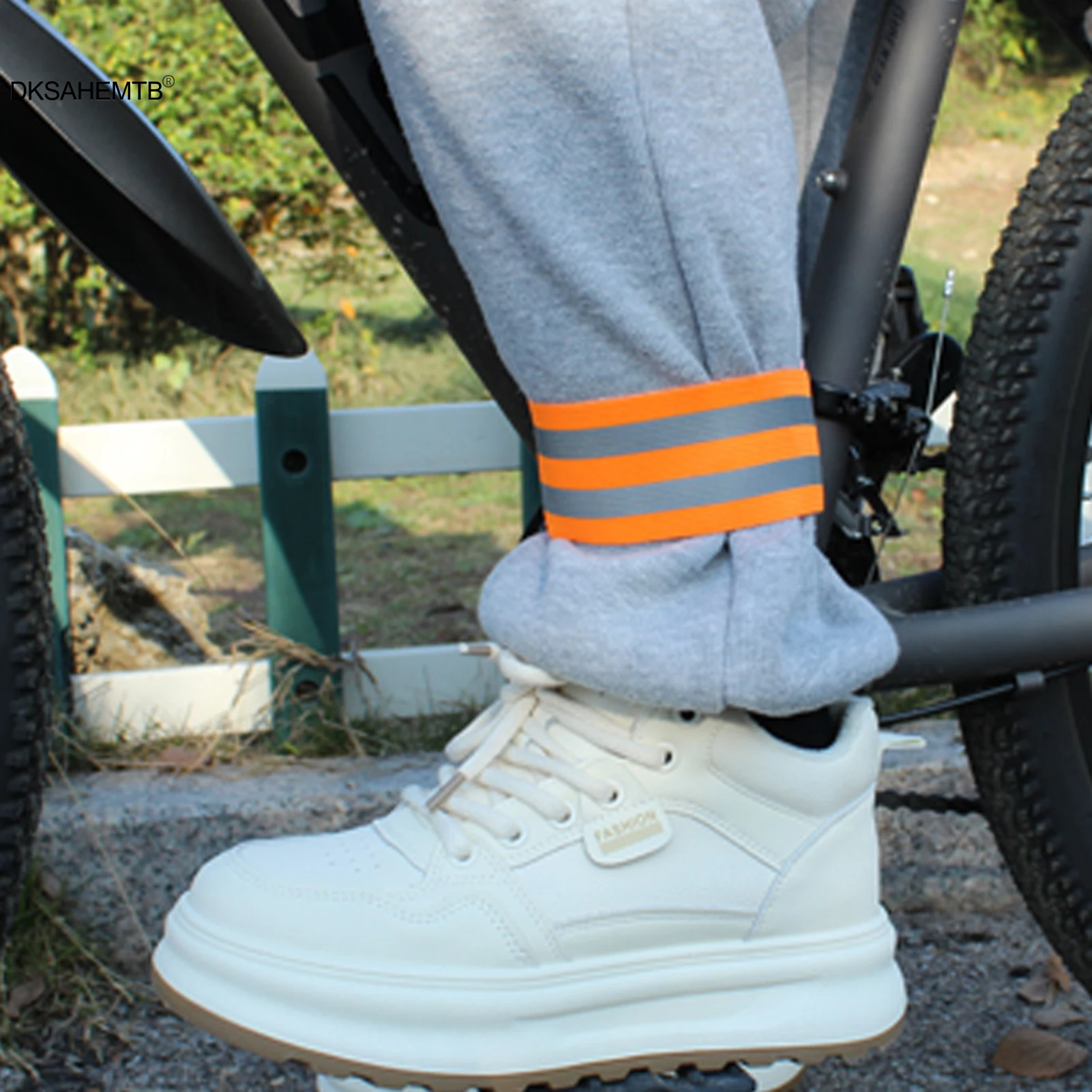 

Reflective Cycling Leg Band Bike Pant Straps With Safety Light For Night Riding Running Commute Unisex Adjustable Anti Slip Gear