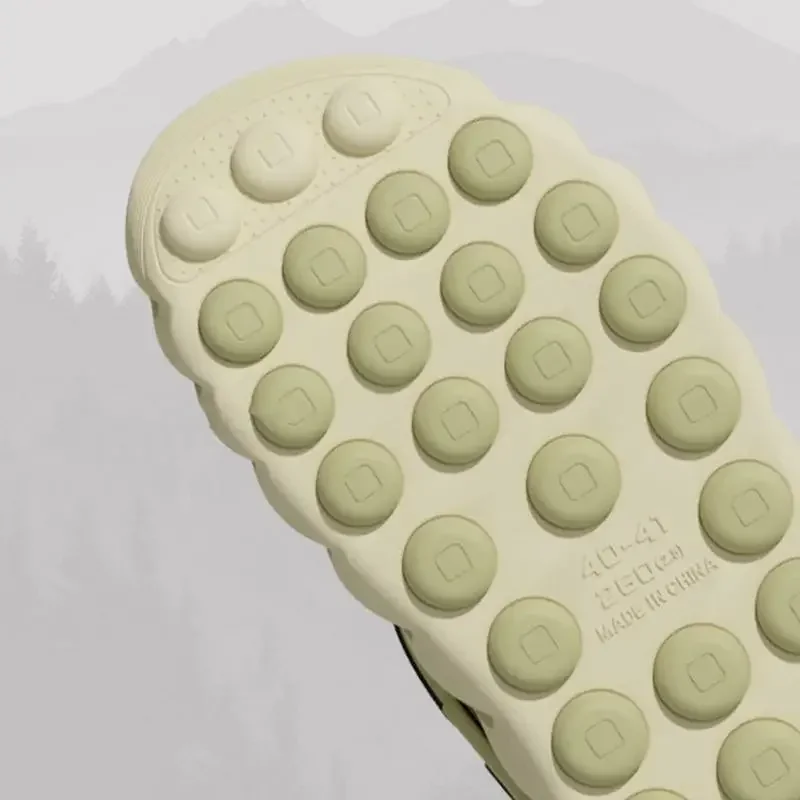 Atmungsaktive Outdoor-Herrenschuhe mit Löchern, Sommer 2026, Weiche Sohle, Cloud EVA, Fahr- und Strandpantoffeln, Rutschfeste Geschlossene Zehenpartie, Gartenschuhe für Männer – Detail 7