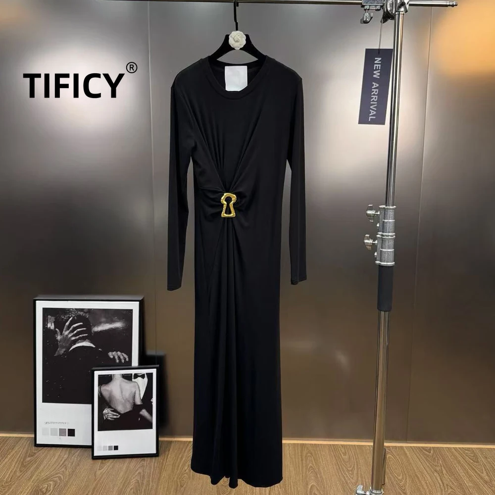 

High Street Dress Women's Round Neck Long Sleeved Pleated Metal Buckle Slim Fit Dress That Exudes A Slimming Temperament Dress