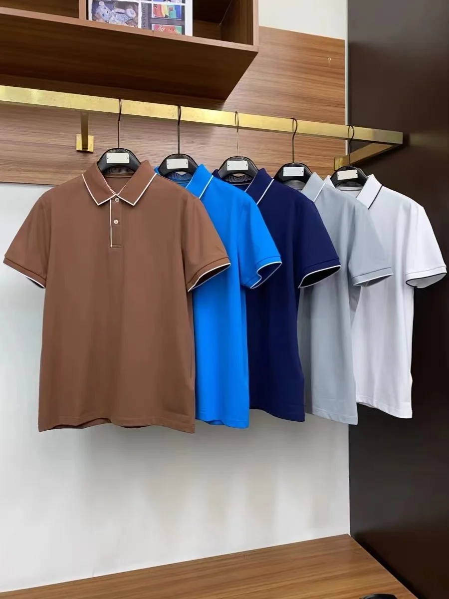 Classic and fashionable contrasting color men's minimalist casual polo shirt with short sleeves and collar