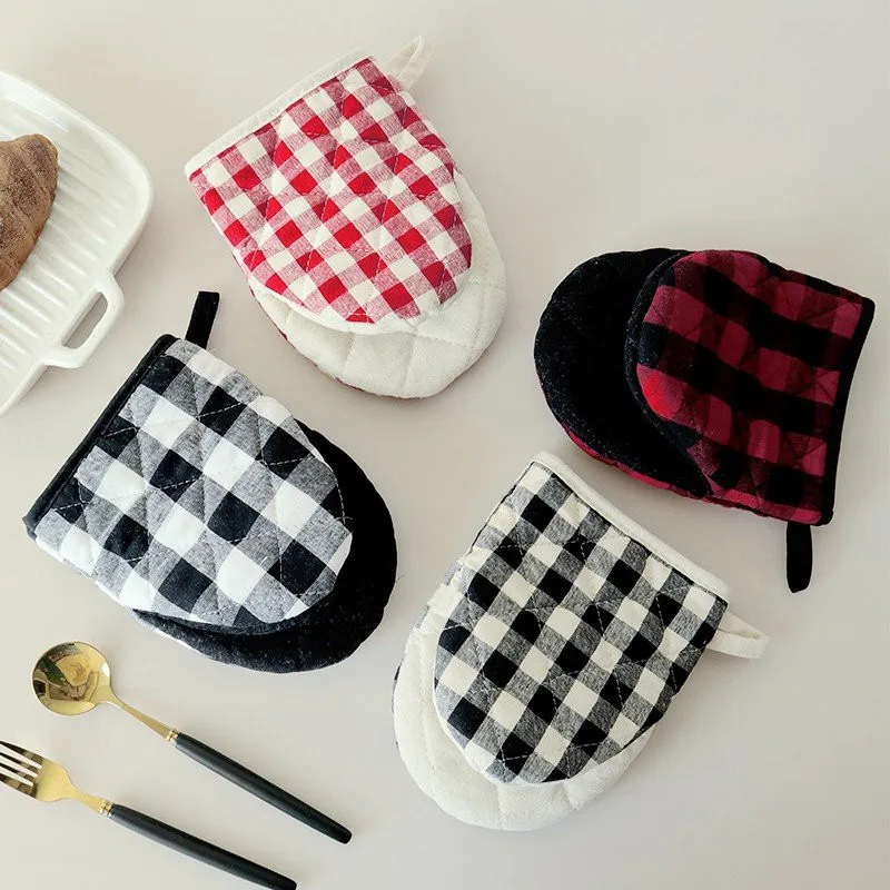 1Pc Red Black Plaid Grid Duckbill Insulation Glove Pad Table Mat Microwave Oven Mitts Baking Tool