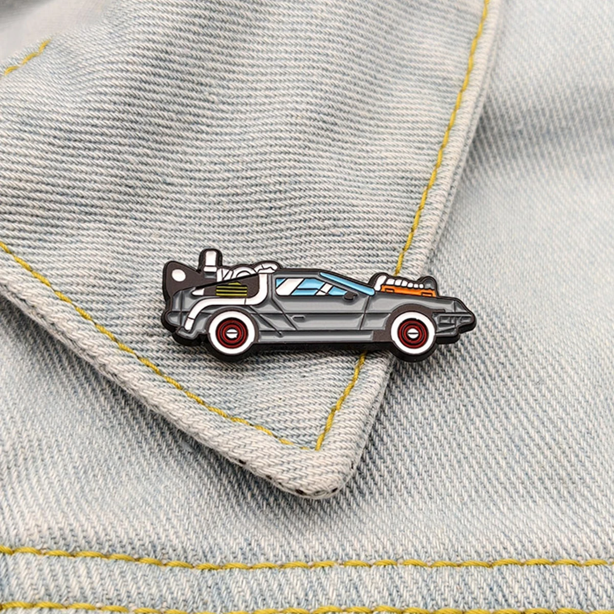Science Buddies - Pin Enamel Mobil Sport Kartun Retro