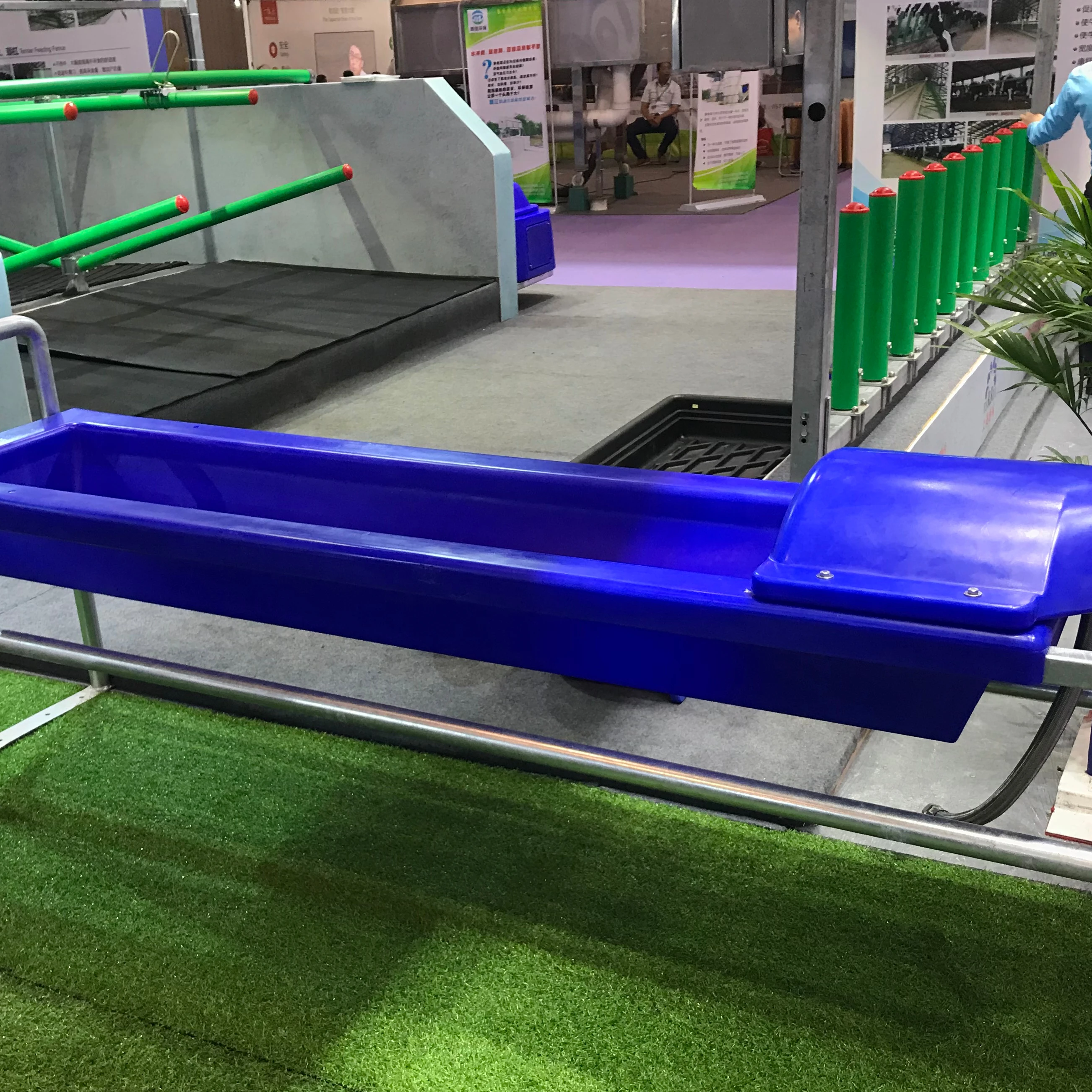 Cattle Winter Water Trough Cow Water Tank Cattle Drinking Bowl Rotatable Blue Water Trough