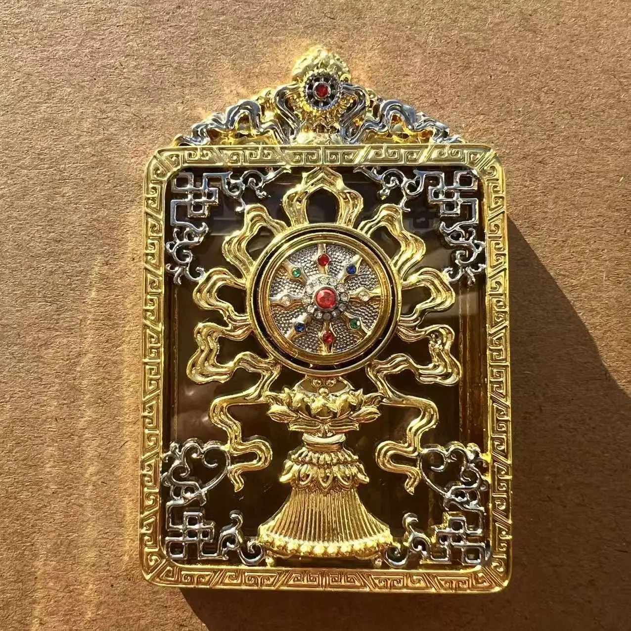 Thangka shell Ga'u box metal openwork relief Eight Treasures Eight Auspicious Symbols rotating wheel