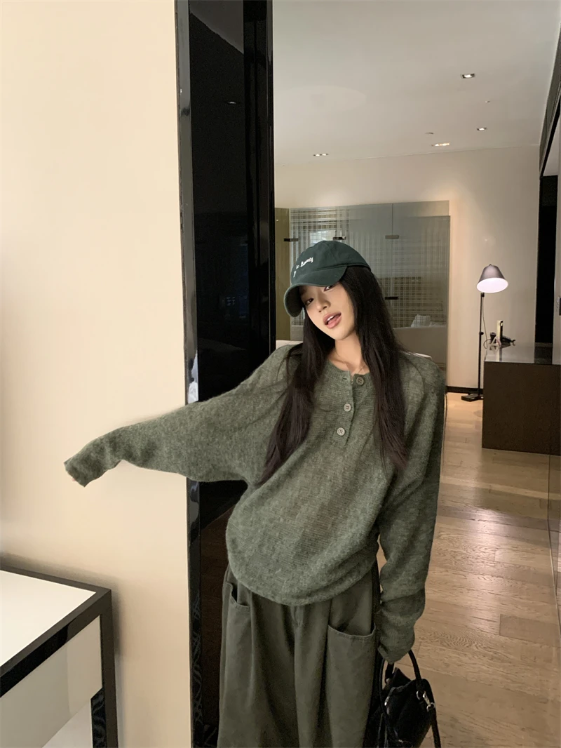 

Laid-back Green Semi-unbuttoned Batwing Sleeve Knitted Sweater Women's Spring Loose Casual Overhead Top Comfortable Knitwear
