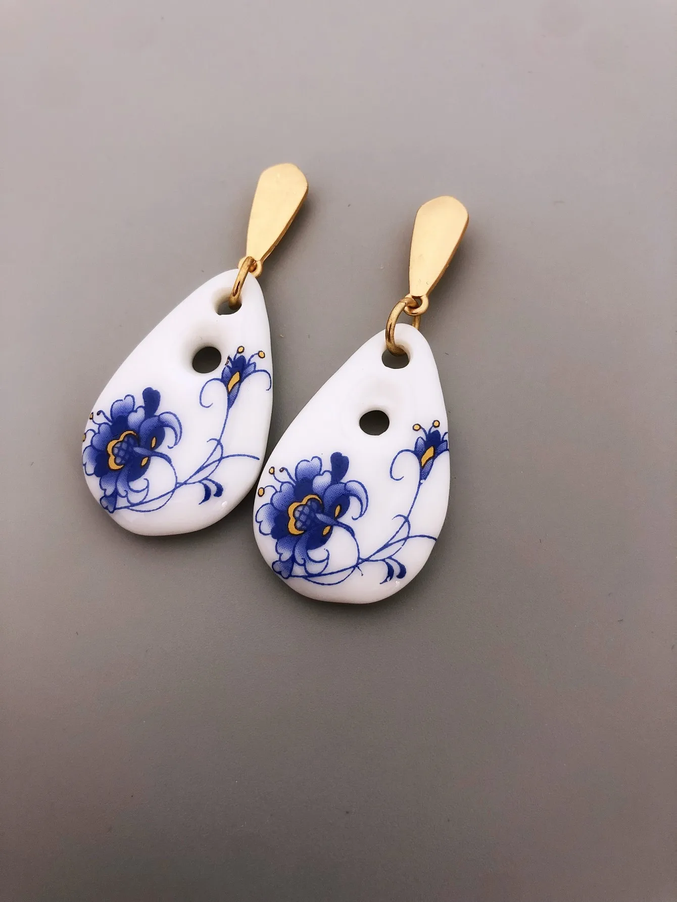 Chic Ceramic Water Drop Earrings for Women, Suitable for Everyday Wear and Special Occasions