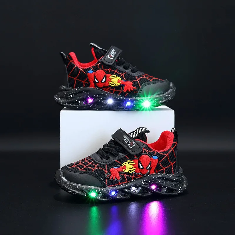 Новинка 2023, детская обувь Человек-паук, кроссовки для мальчиков с подсветкой, Весенняя Детская Спортивная повседневная обувь со светодиодами для мальчиков
