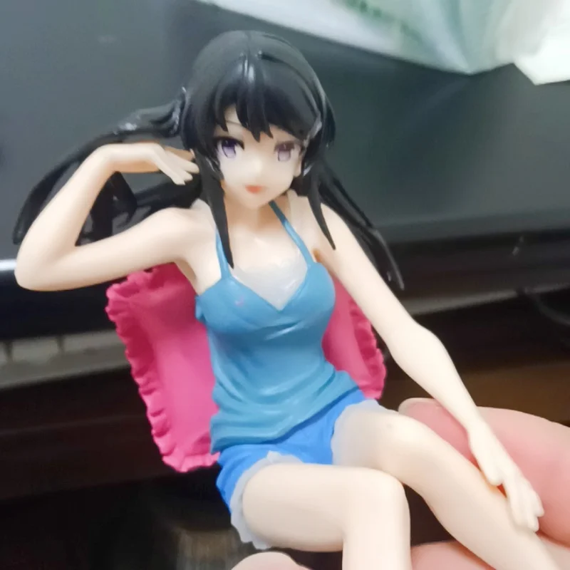 10 cm Anime-Figur Sakurajima Mai Blaue Hosenträger Shorts Loungewear Sitzendes PVC-Boxmodell Sammlung Geschenk Ornament Dekoration