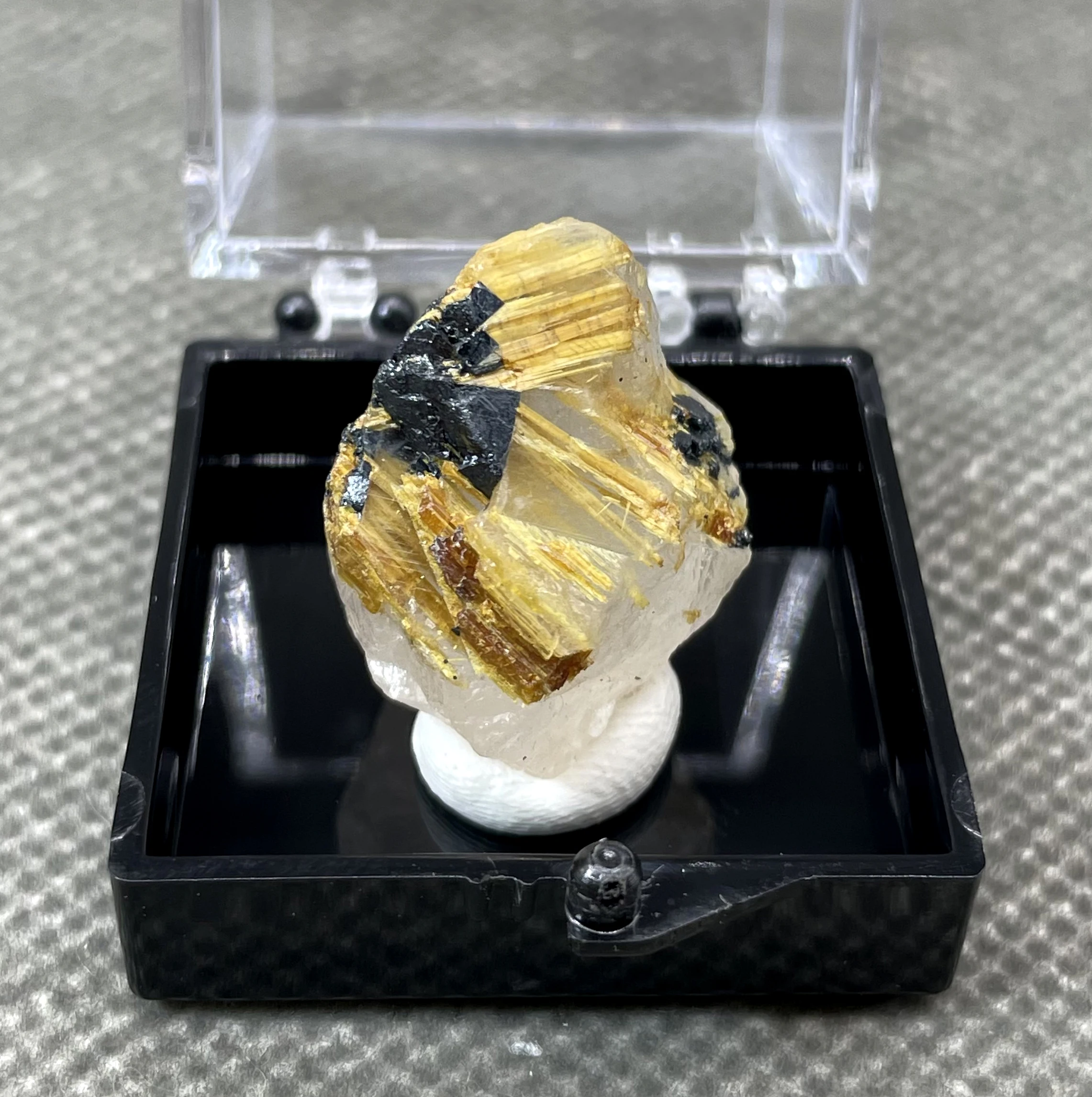 BEST! 100% Natural Brazil Gold Rutilated Quartz Hair Crystal Mineral Specimen stones and crystals quartz + box  size 3.4cm