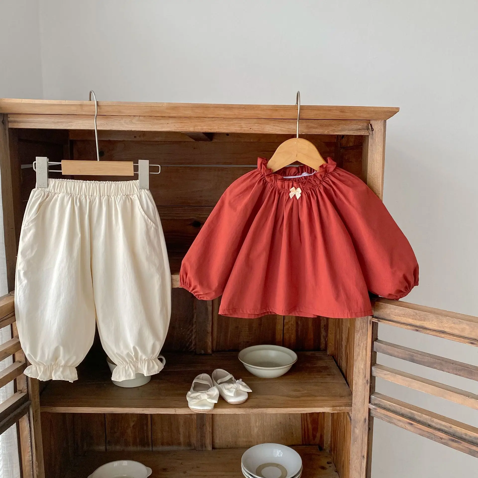 

New autumn baby clothing for 0-3 years old, baby girl set, lotus collar long sleeved top+loose pants