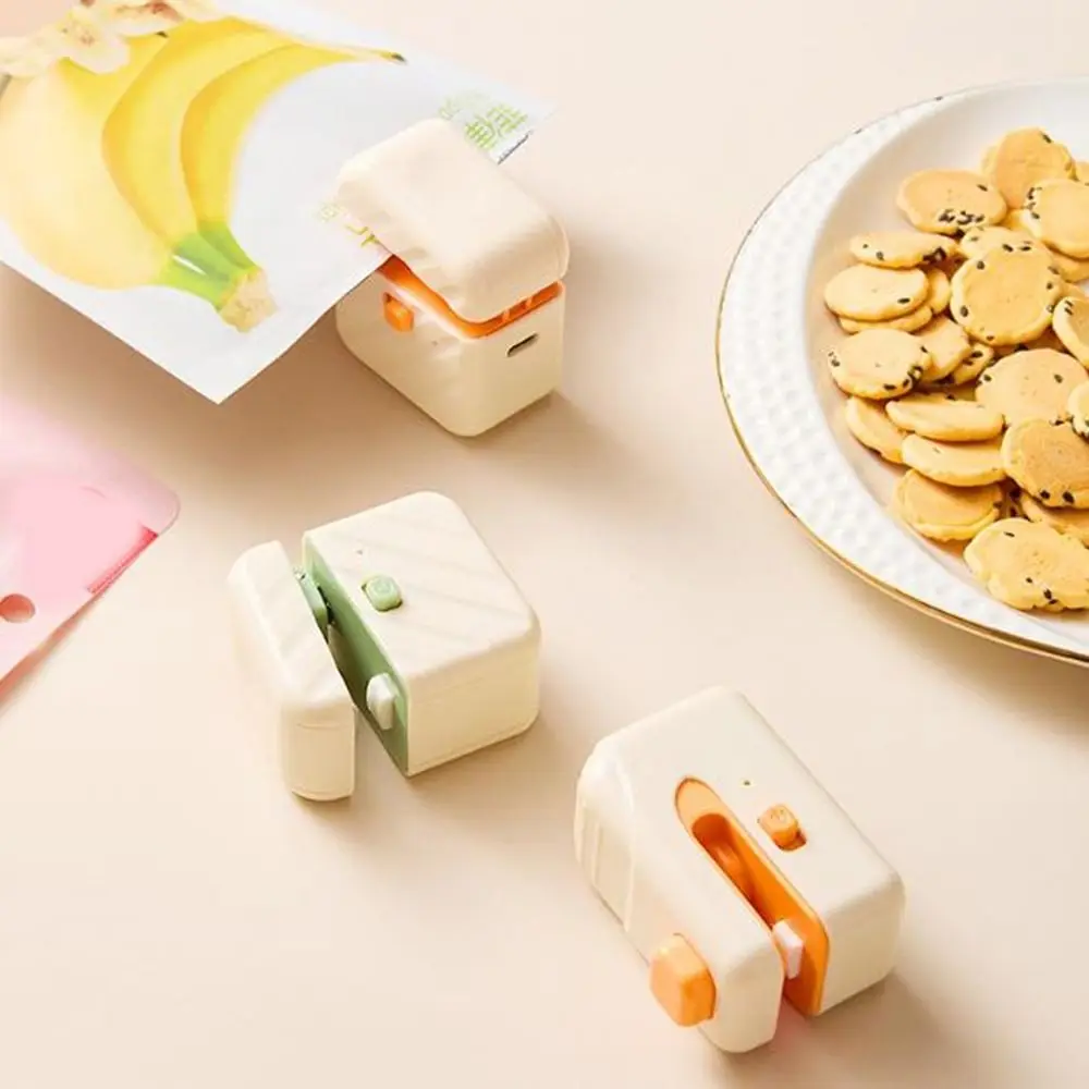 Multi-functional Magnetic Mini Sealing Machine USB Rechargeable Keep Fresh Heat Sealer Plastic Handheld Food Sealer Clip Kitchen