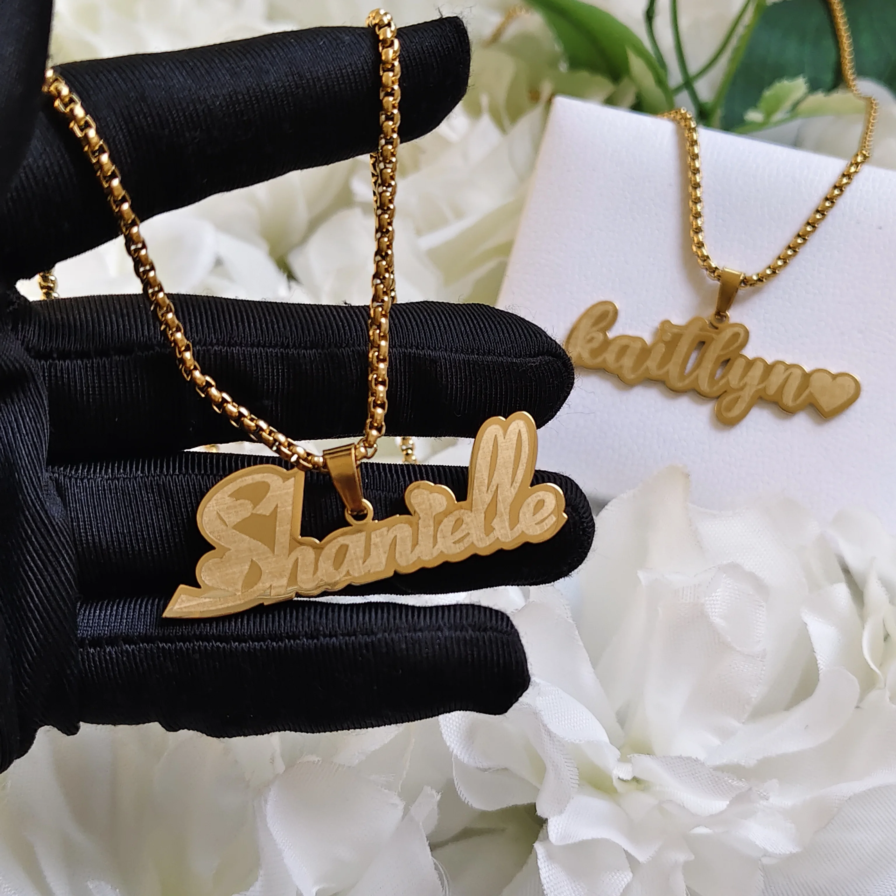 

DHQH Новая оптовая продажа, индивидуальное имя, кулон с гравировкой, ожерелье с персонализированным логотипом, подарок на день рождения, прямые продажи от производителя