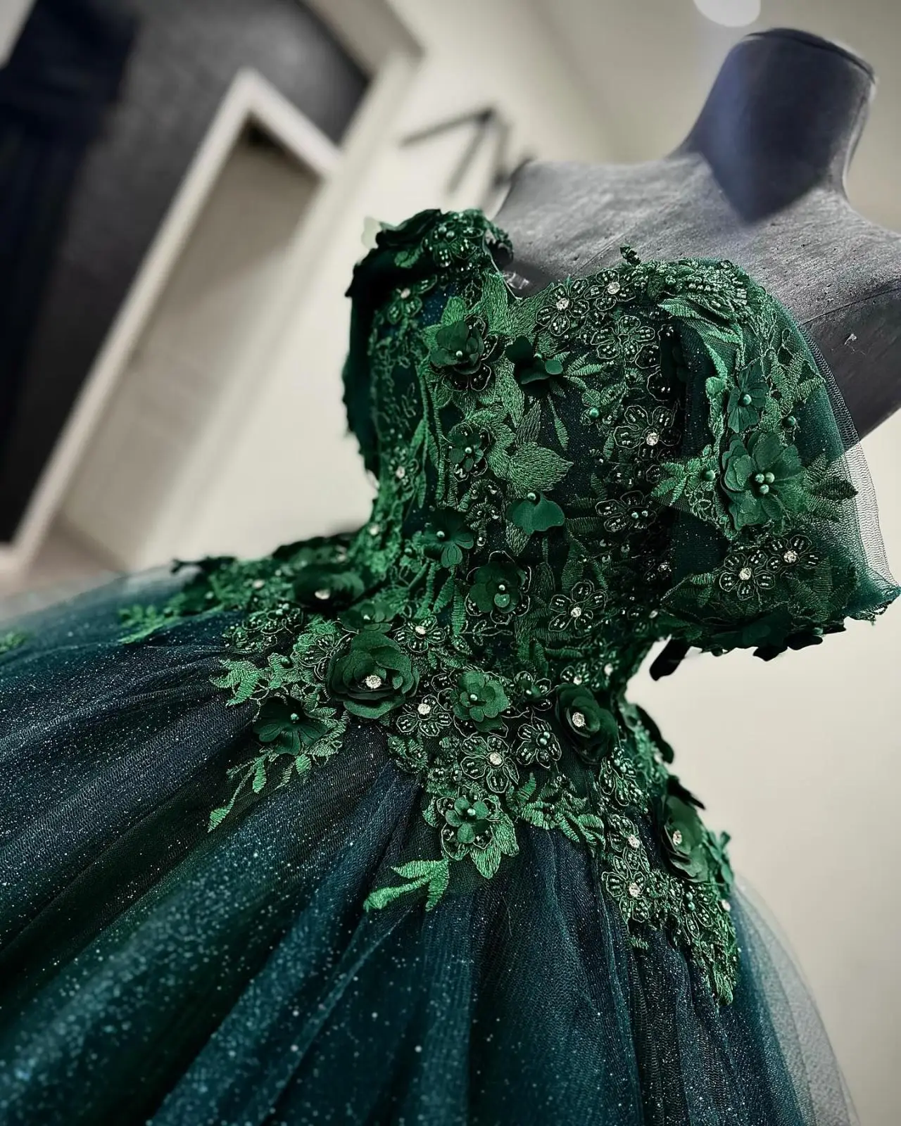 Vestido para quinceañeras personalizado, color verde esmeralda, con hombros descubiertos, vestido De baile con cuentas, Vestidos De fiesta para mujer, Vestidos De 15 Años