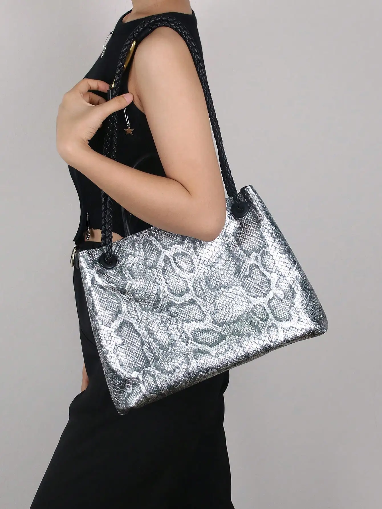 2026 Europäische und Amerikanische Mode Neue Retro-Handtasche Nischendesign Metallseilschnalle Große Kapazität Geflochtene Handtasche Freizeit-Schultertasche – Detail 15