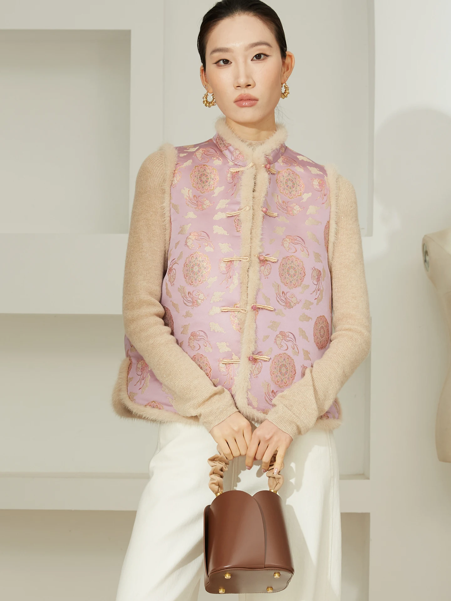 

Женский традиционный хлопковый жилет с шелковым наполнителем и вышивкой в виде летающего кролика, утепленная зимняя верхняя одежда