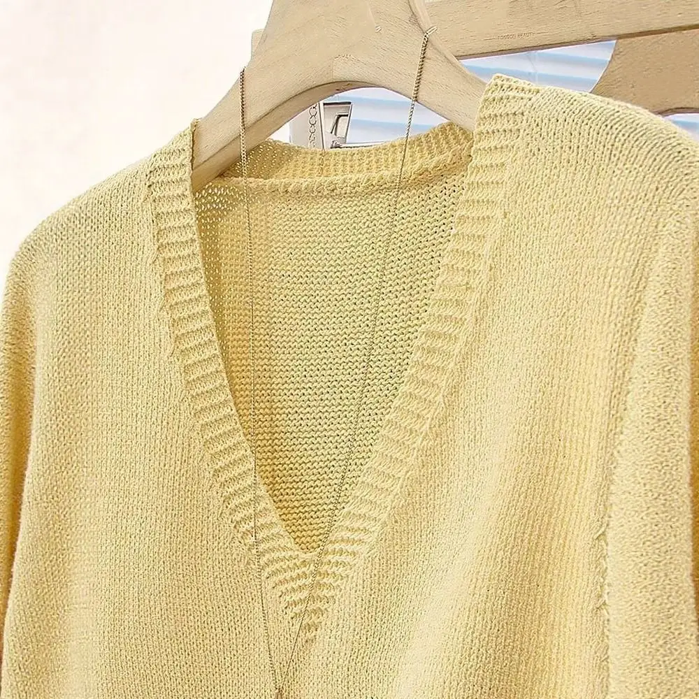 سترة صيفية محبوكة بدون أكمام على الموضة سترة حلوة مرقعة من الكروشيه قطع علوية قصيرة على شكل حرف v على الطراز الكوري قميص قصير شبكي مكشكش للفتيات