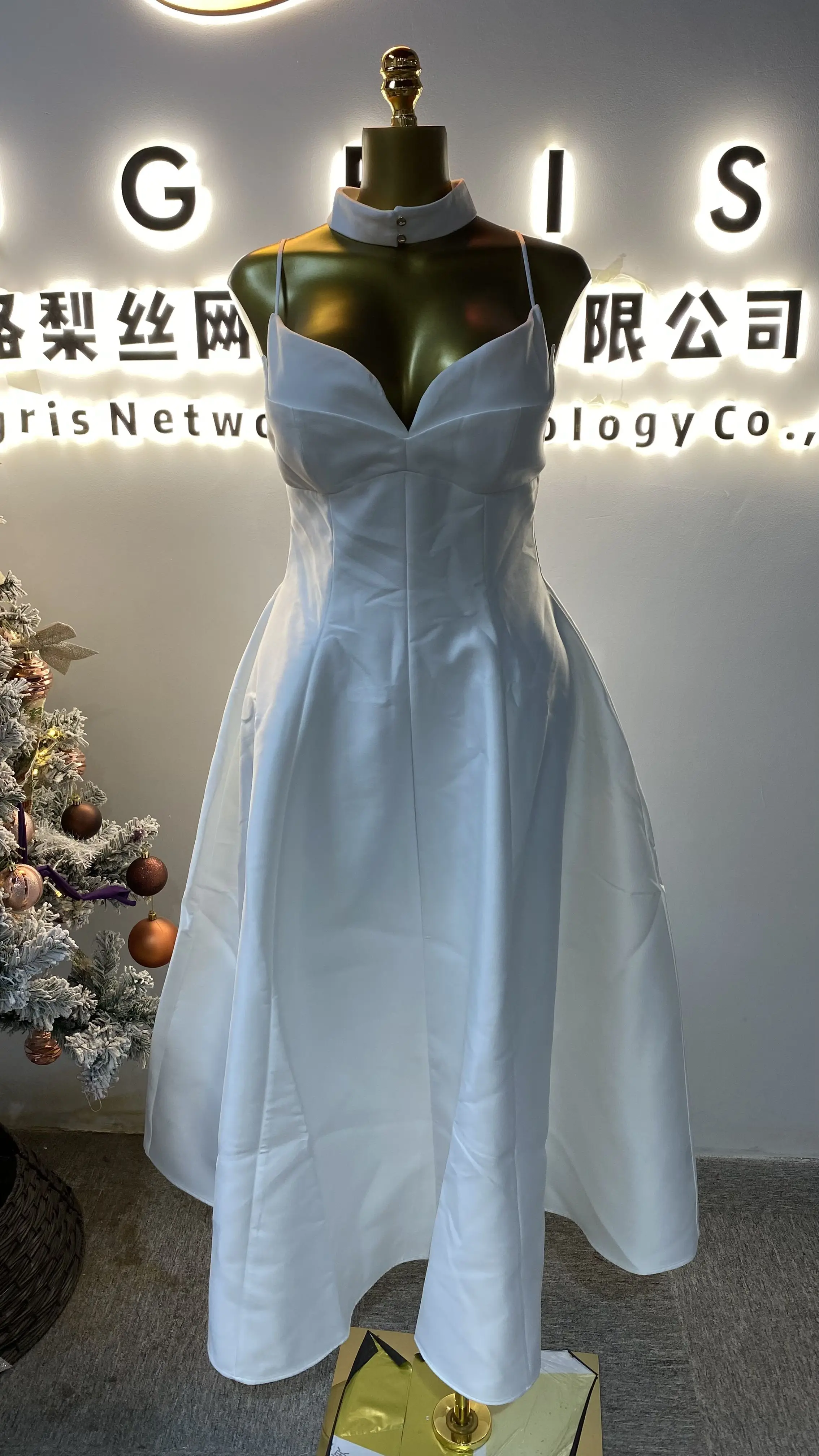 

Sexy Low-cut V-neck Sleeveless Elegant Casual Dress Open Back Holiday Style Maxi Women's Dress-GZMM471