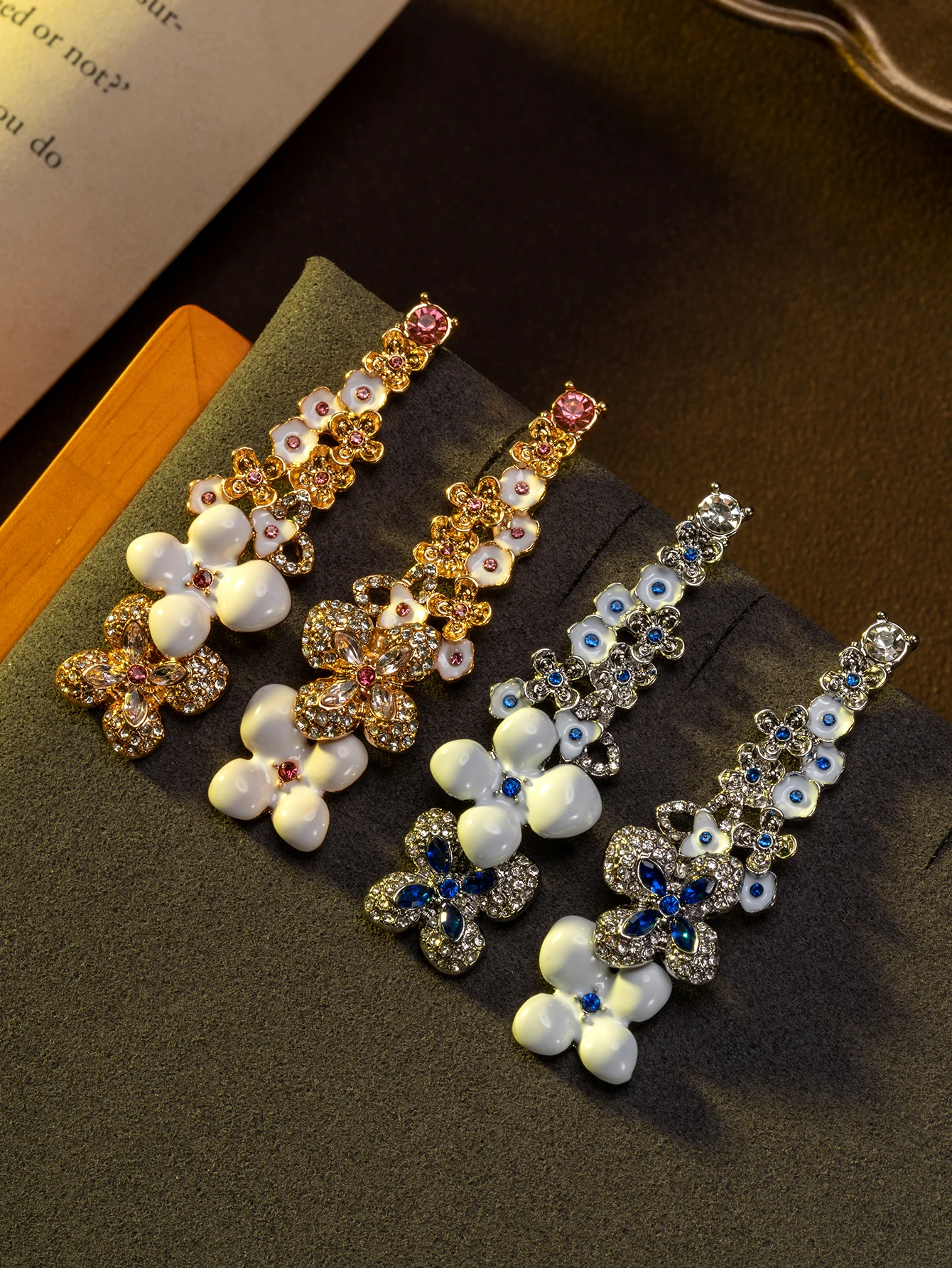 1 Pair of Vintage Luxury Earrings with Full Rhinestone Inlay in Butterfly Shape and Enamel Small Flowers in Two Colors, Suitable for Women's Daily Wear and Party Accessories