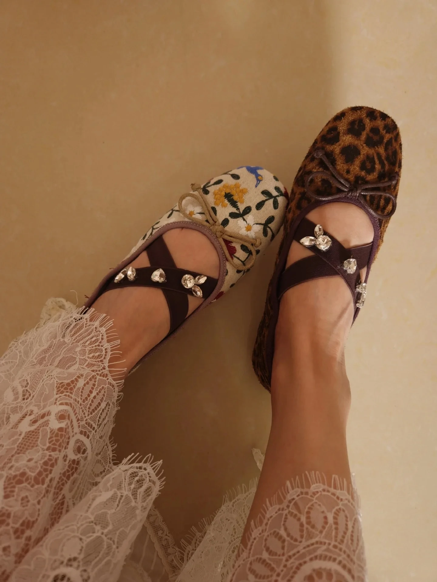 nuevas-bailarinas-de-malla-transpirables-para-mujer-zapatos-mary-jane-con-flores-bordadas-de-disenador-de-lujo-zapatos-planos-ligeros-y-comodos-de-tacon-bajo-para-verano