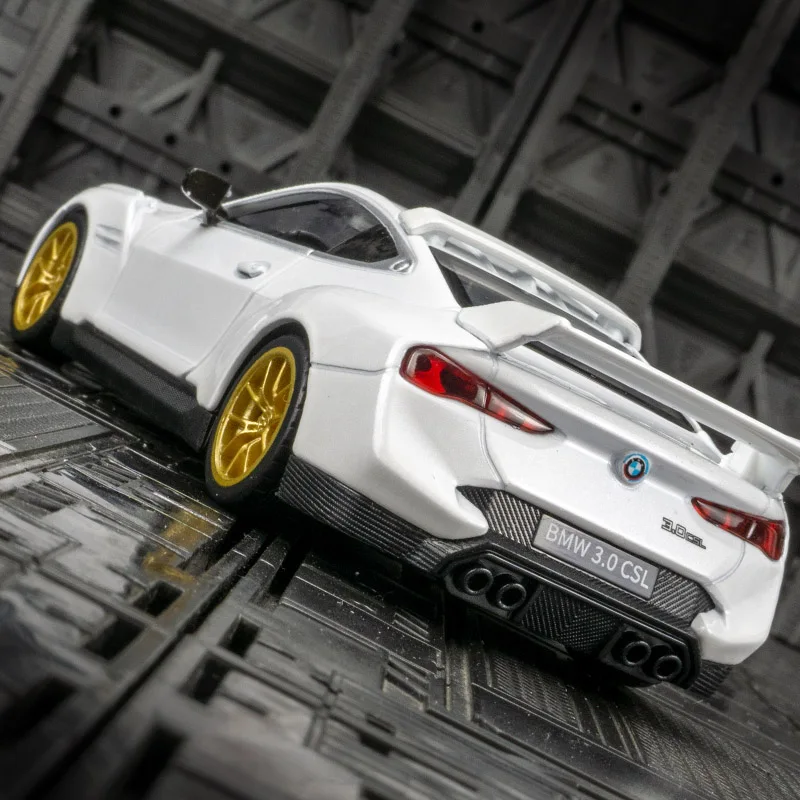 1: 35 simulation BMW 3.0 CSL alloy supercar model car doors can be opened sound and light feedback supercar gift