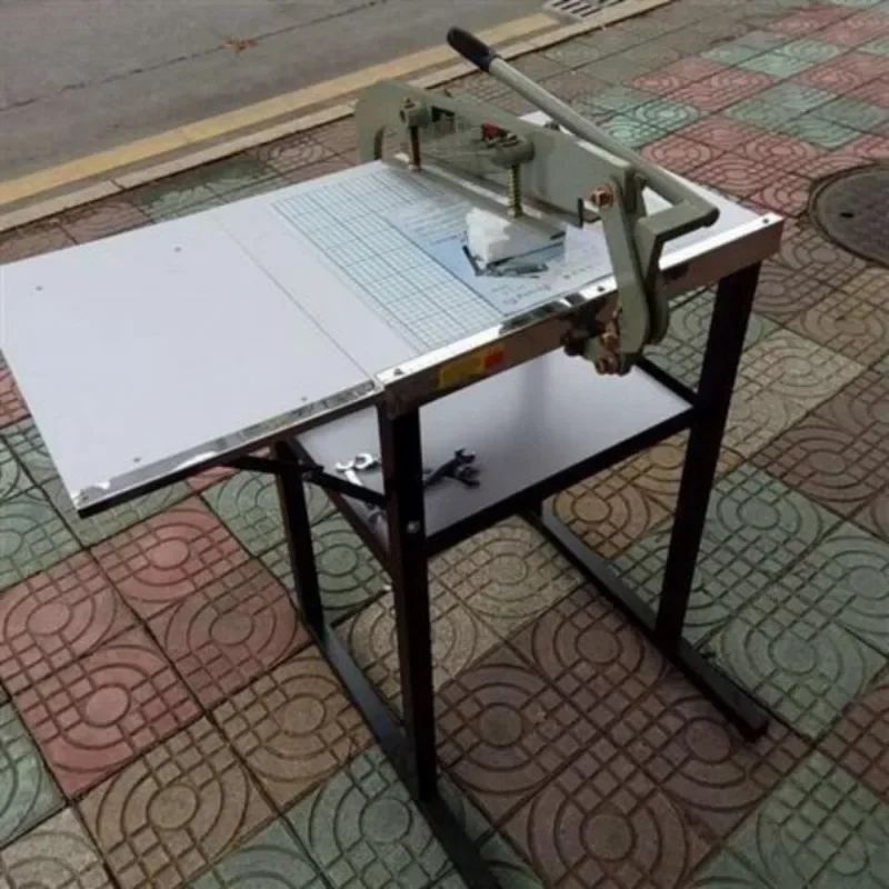 Lace machine, sample cloth cutter