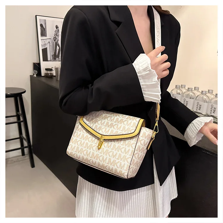 

‌2025 New Retro Letter Print Shoulder Bag - Fashion Printed Women's Messenger Purse, Simple & Versatile Crossbody Bag‌