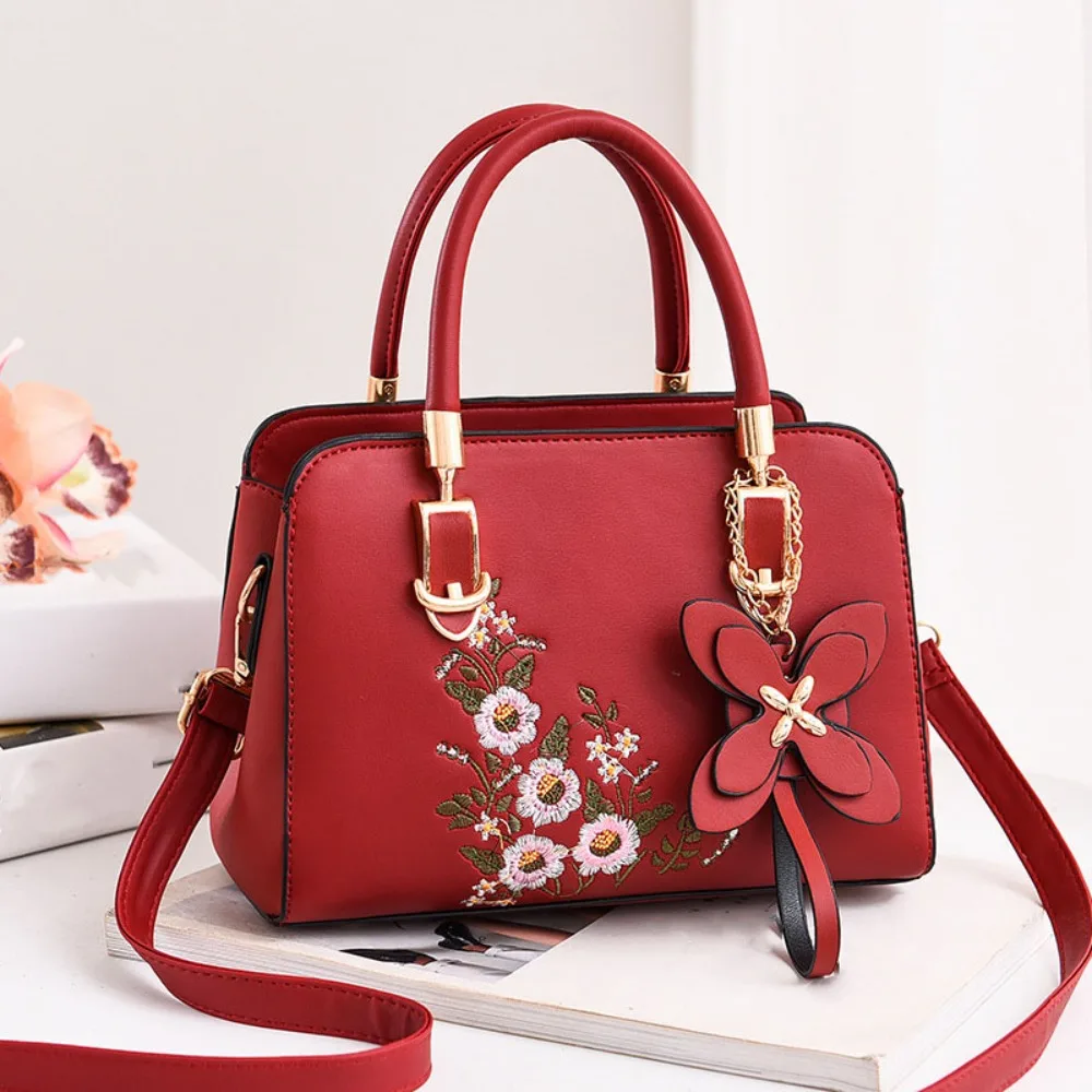 

Elegant PU Mommy Bag Y2K Pendant Sweet Embroidery Square Bag Tote Bag Large Capacity Elegant Shoulder Bag Mother's Day Gift