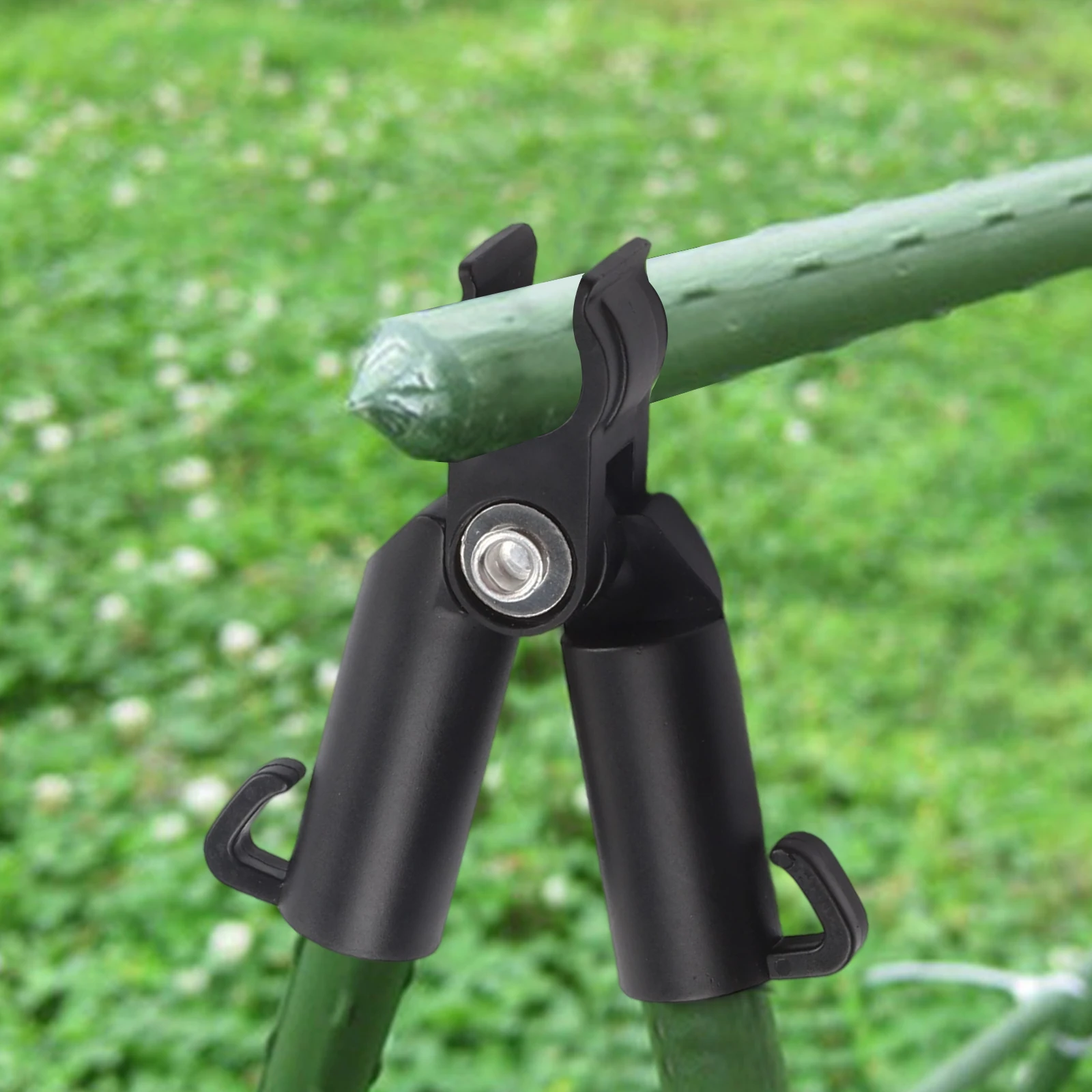 60PCS Adjustable Connector Clips for Gardening Stakes Compatible with 11mm Trellis for Efficient Plant Support