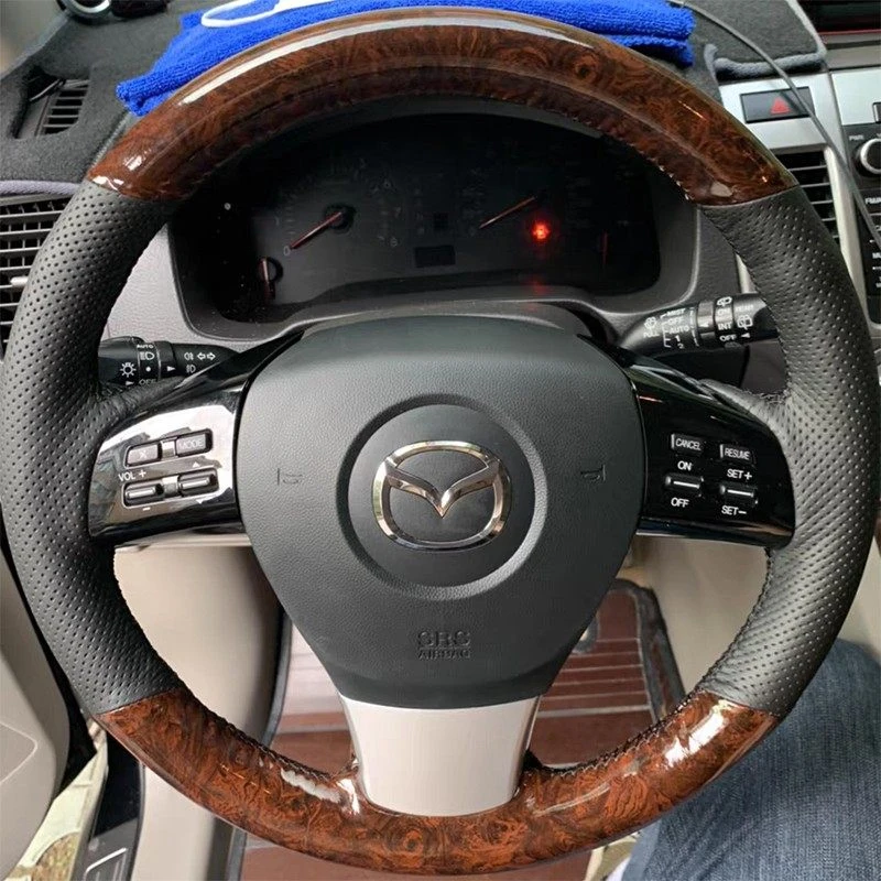 

Чехол на руль из микрофибры для Mazda 8 2011-2015, с возможностью индивидуальной настройки, ручная прострочка, противоскользящая оплетка