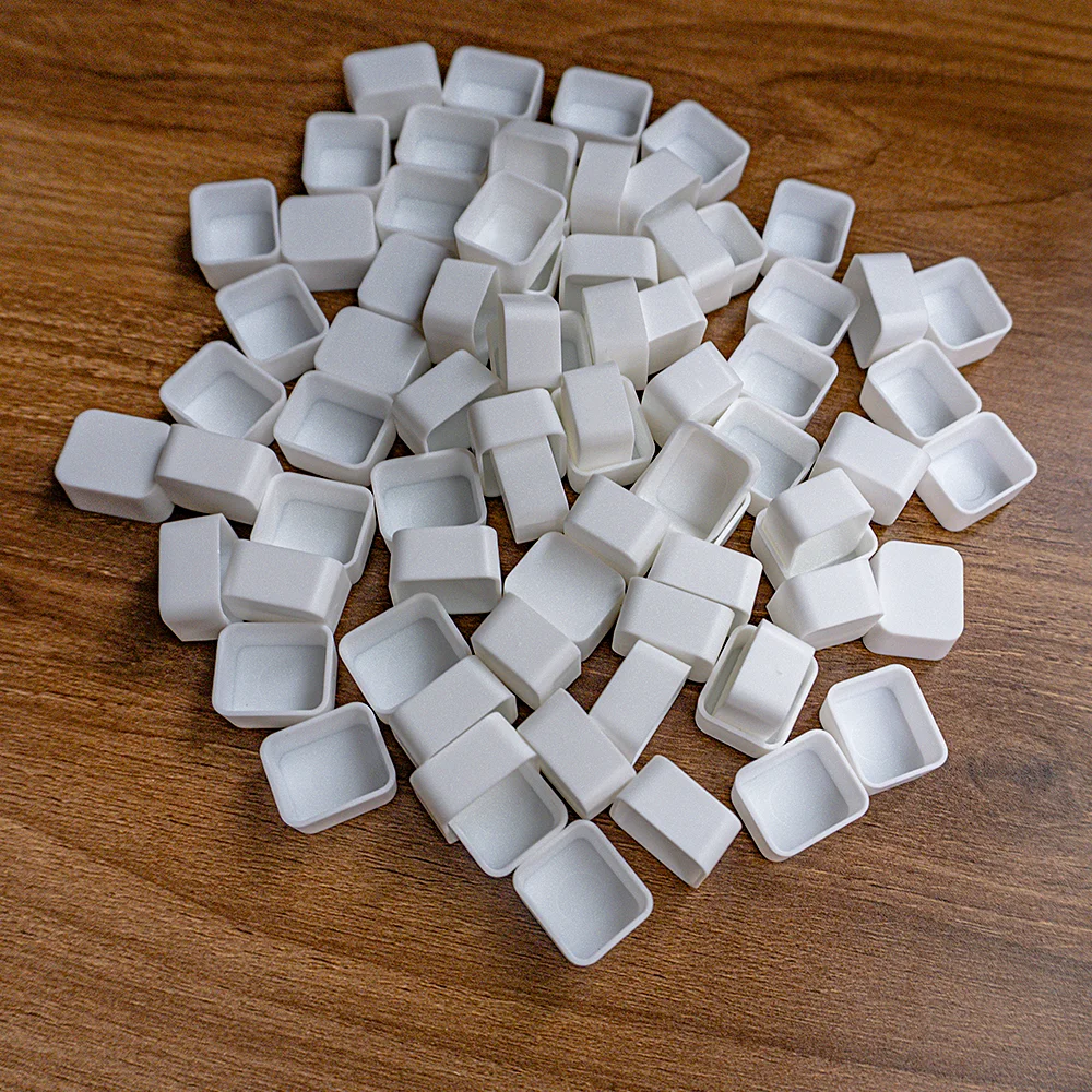 

25/50PCS Empty Watercolor Half Pans – 2ML White Plastic Rounded Corner Pans for DIY Paint Palette, Watercolor Travel Sets, and A