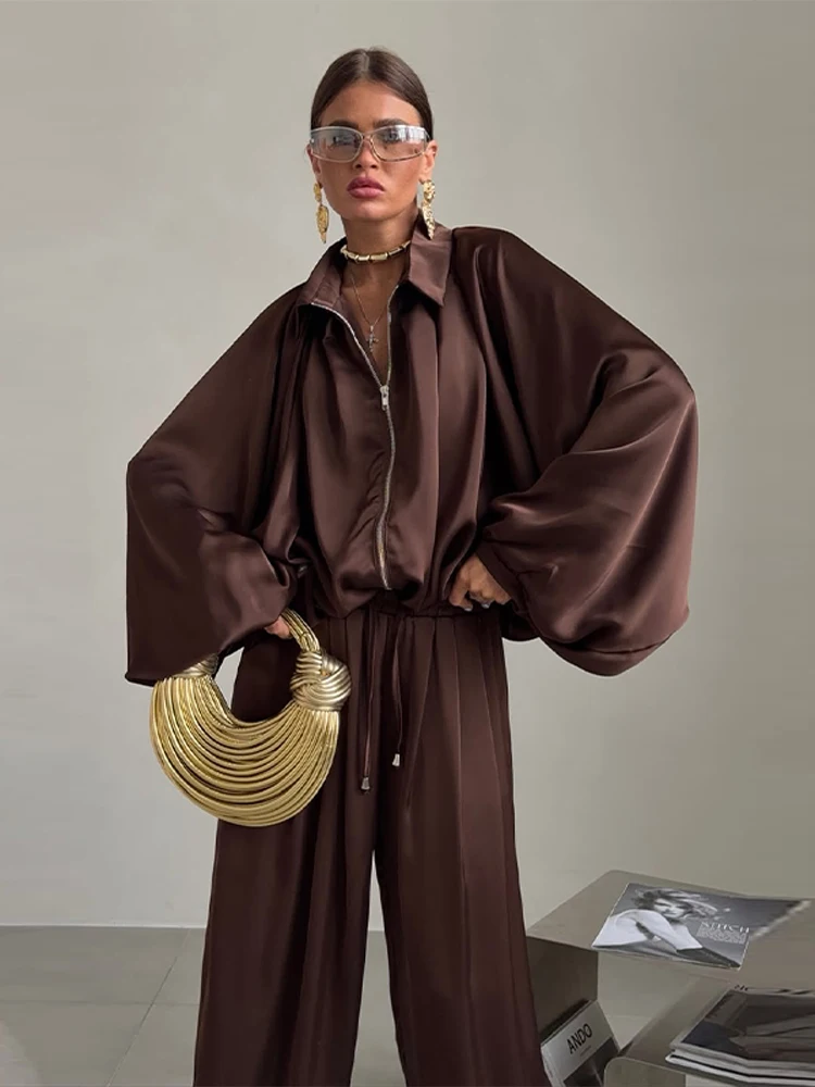 Lässiger Damen-Hosenanzug mit Satin-Revers, langen Ärmeln, Reißverschluss, lockerem Mantel und weiter Hose – Schicke Damen-Streetwear Herbst 2026