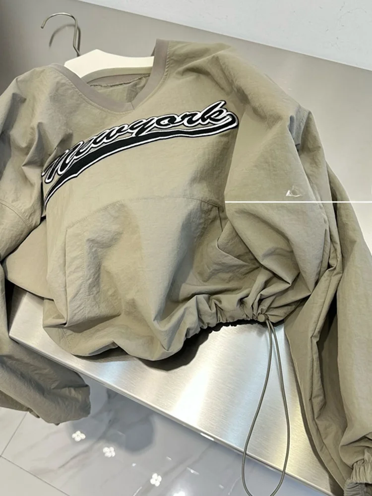 هودي نسائي بتطريز حروف أمريكية، فضفاض برباط وياقة على شكل V، تصميم عصري وأنيق بأكمام طويلة #5