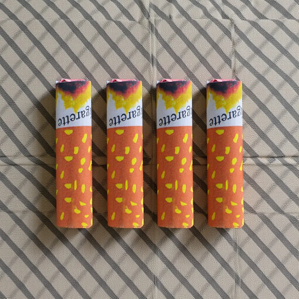 

4Pcs Realistic Cigarette Simulation Short Smoke Prank Props Halloween Party Cosplay Photo Shoot Stage Accessory