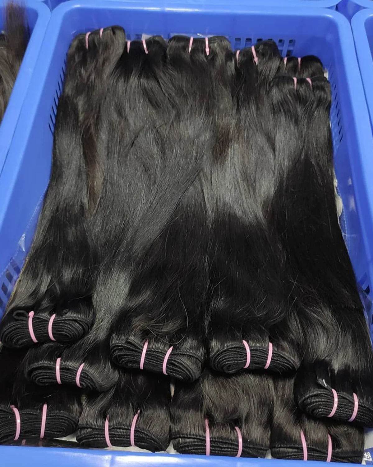 Unbehandelte Echthaar-Bündel im Angebot: Glattes Echthaar zum Weben, doppelt maschinengenähte Haarbündel im Ausverkauf