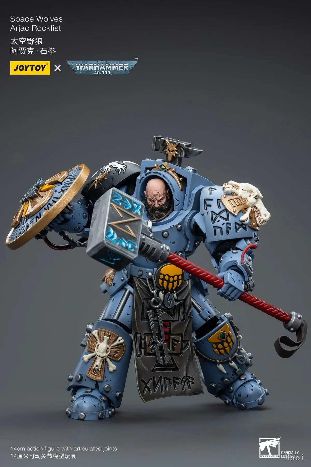 【Original】JOYTOY Warhammer 40K 1/18 ตัวเลขการกระทําหมาป่าอวกาศ Arjac Rockfist ของสะสมของเล่นคลาสสิกรุ่น