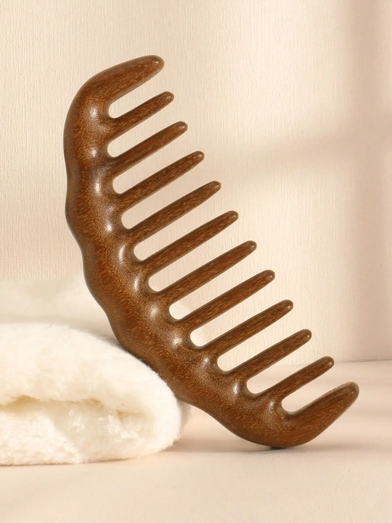 

1pc Wide-Tooth Comb, Natural Sandalwood Material, Coarse Teeth Head Massage Comb, Static-Free Suitable For Curly, Permed And Straight Hair, Home Styling Comb For Women,Hair Brush,Comb,Hair Tools,Hair Products And Accesories For Barber Salon Beauty Travel