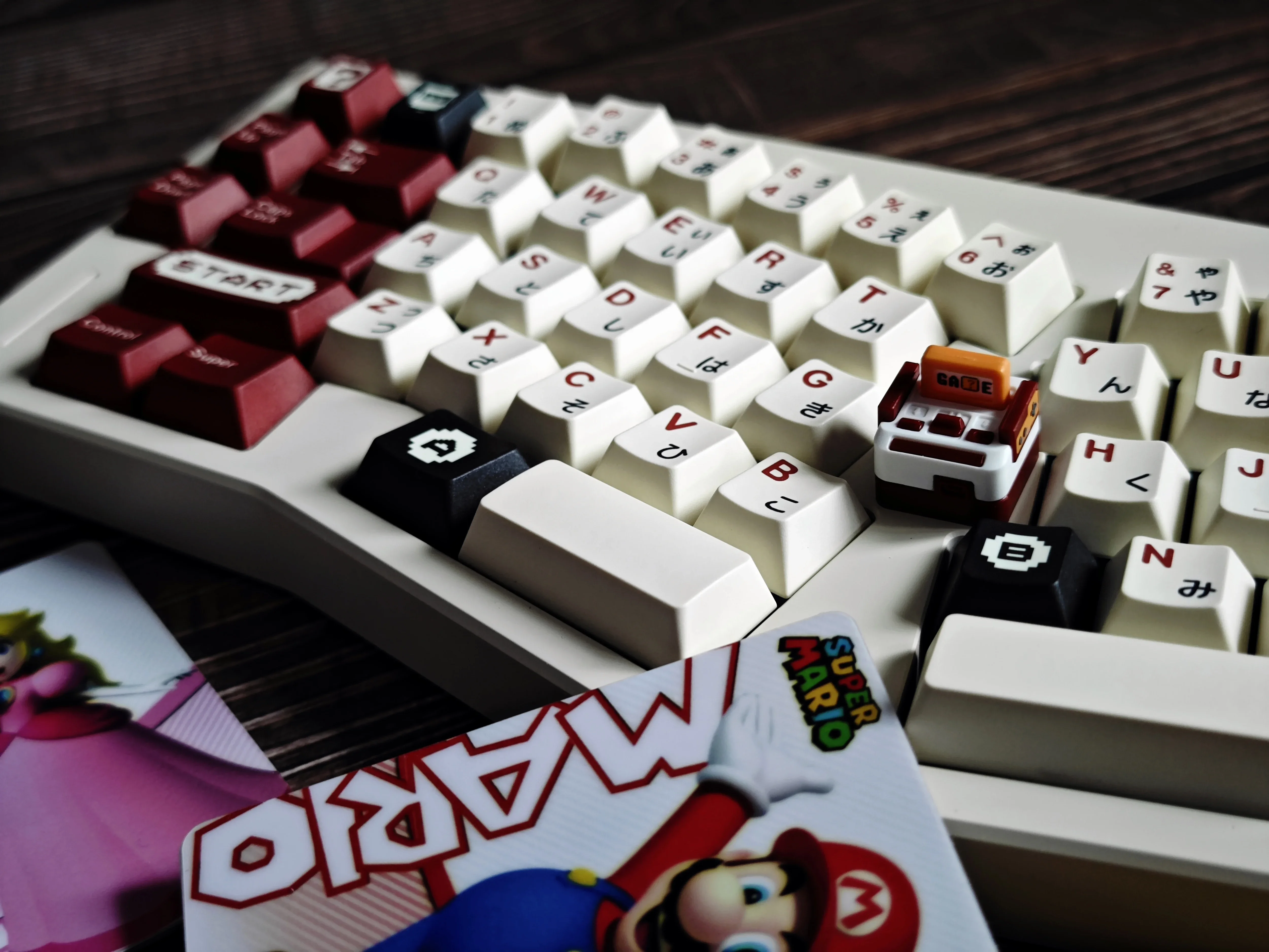 Famicom Japanse Keycap Cherry Pbt Vijfzijdige sublimatie Keycaps Aangepaste volledige set retro rode en witte Keycaps Set 142 toetsen