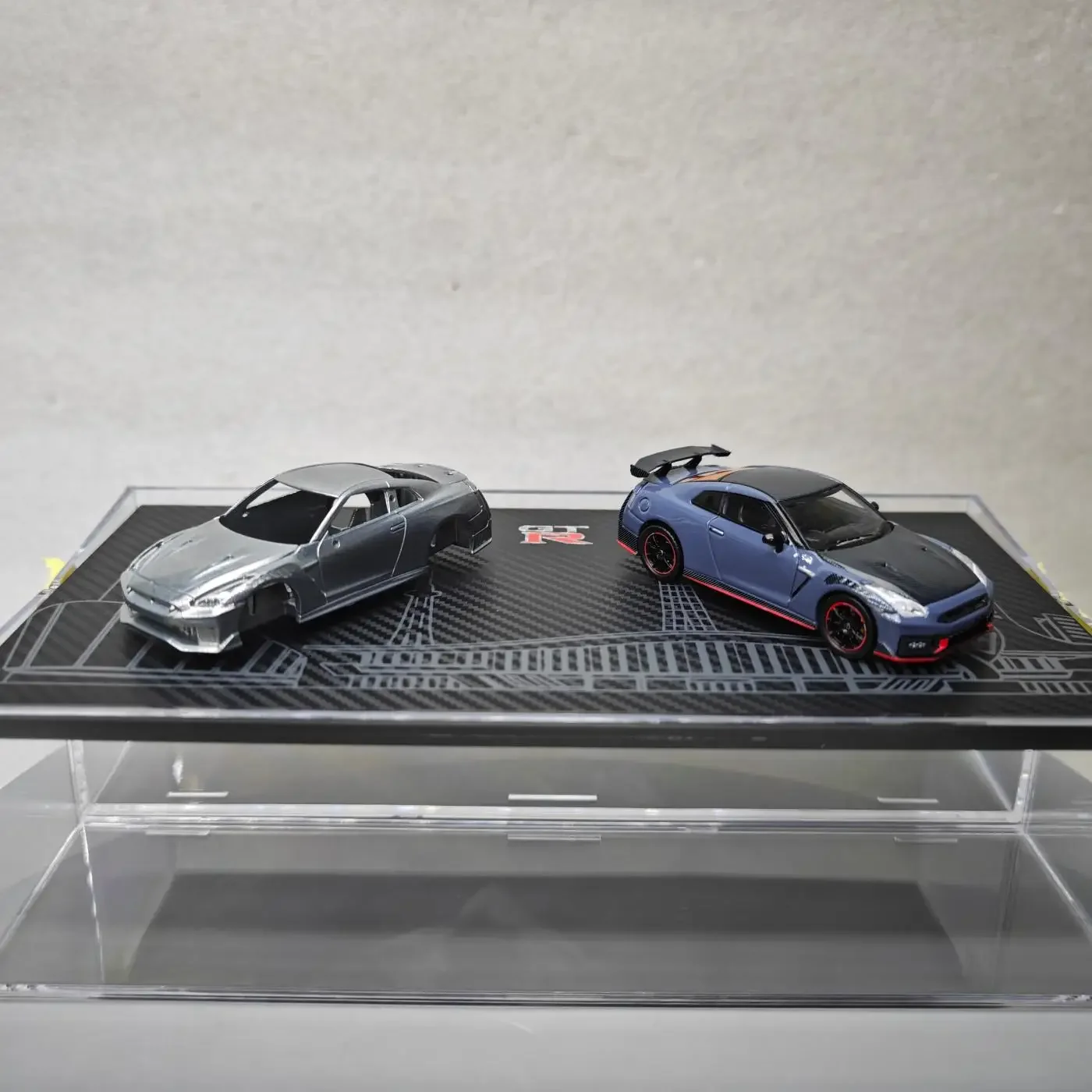 

GreenLight 1:64 2025 Suzhou Exhibition GTshow-2024 GT-R NISMO R35&clear Coat Body Diecast Alloy Car Model Collectible Gift