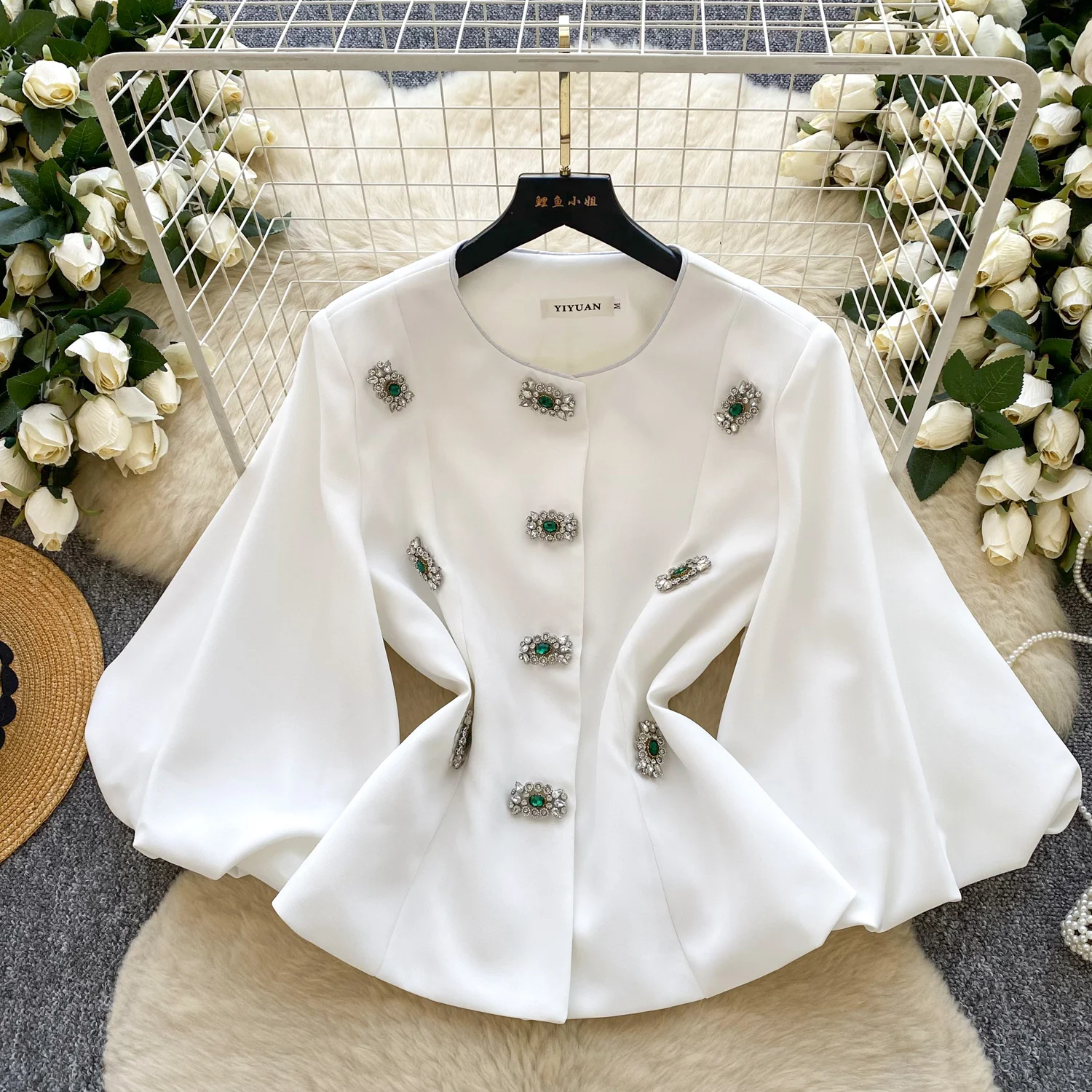 Elegancka, seksowna bluzka damska w stylu vintage z bufiastymi rękawami, modna koszula, odzież damska do biura.